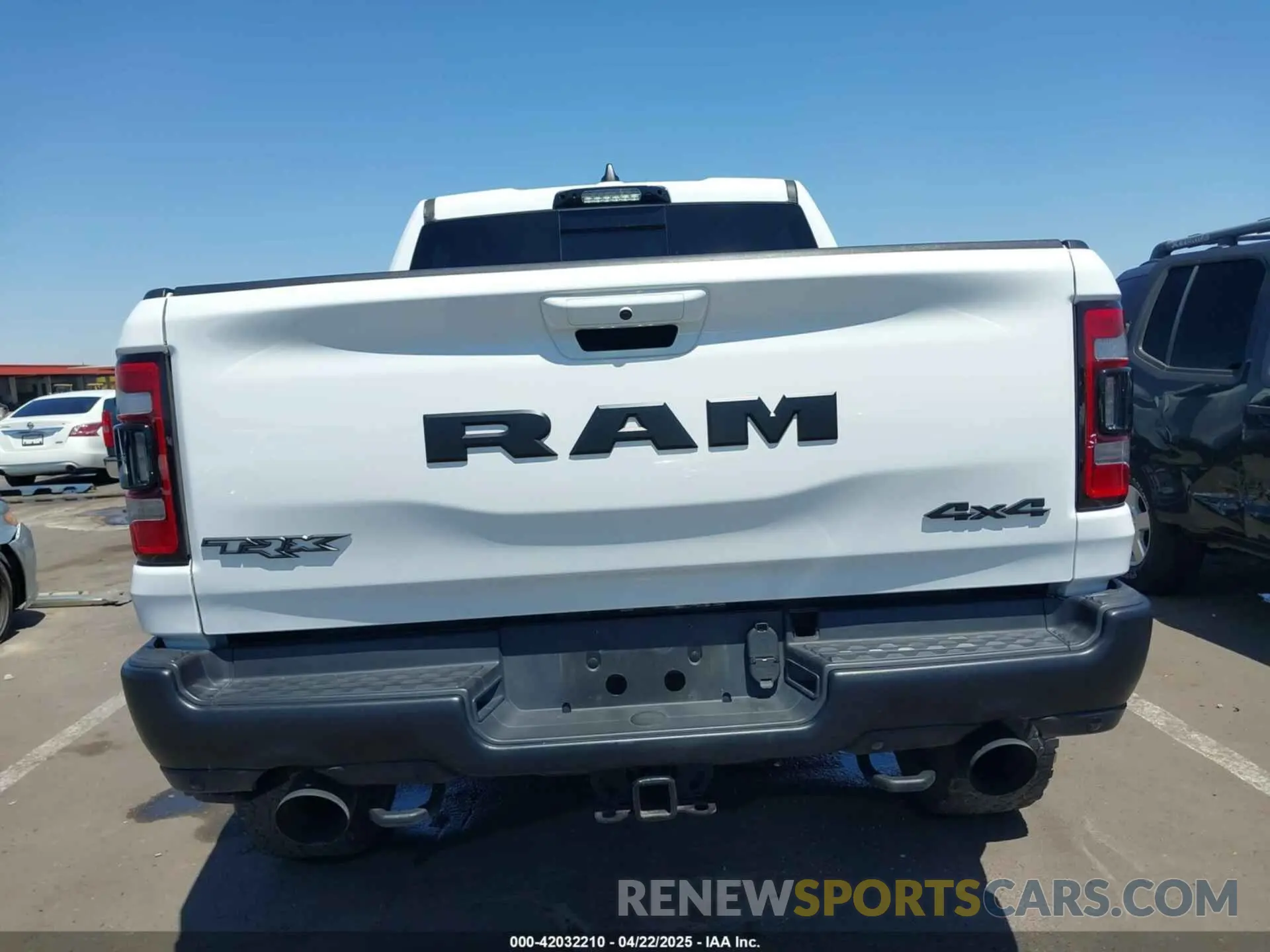 16 Photograph of a damaged car 1C6SRFU95NN245954 RAM 1500 2022