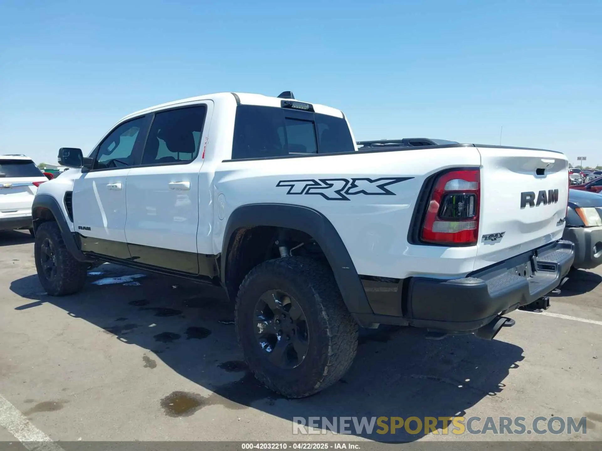 3 Photograph of a damaged car 1C6SRFU95NN245954 RAM 1500 2022