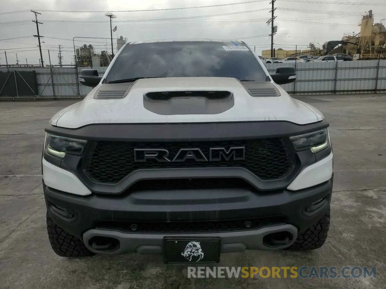 5 Photograph of a damaged car 1C6SRFU95NN357489 RAM 1500 2022