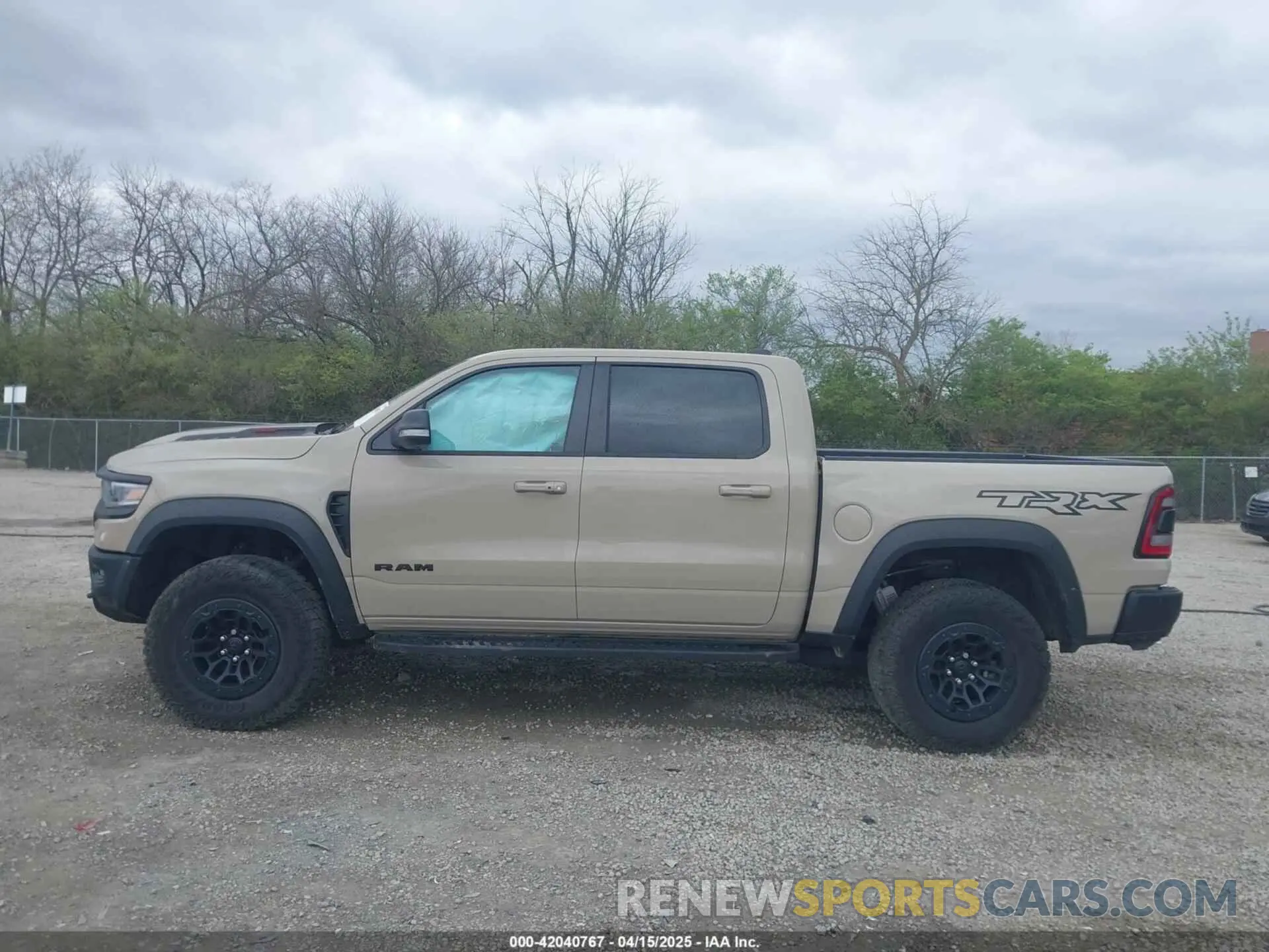 14 Photograph of a damaged car 1C6SRFU95NN399791 RAM 1500 2022