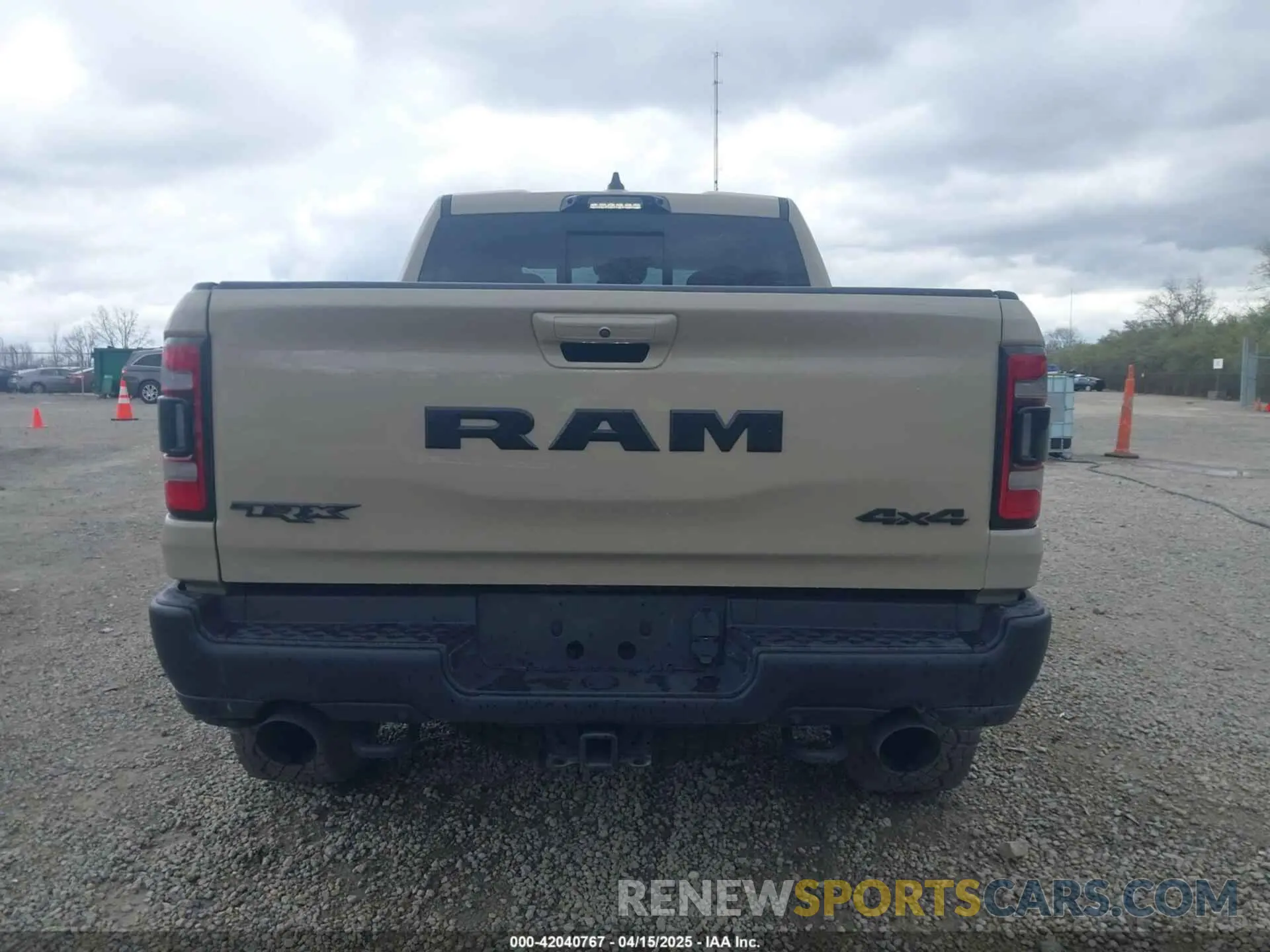 16 Photograph of a damaged car 1C6SRFU95NN399791 RAM 1500 2022