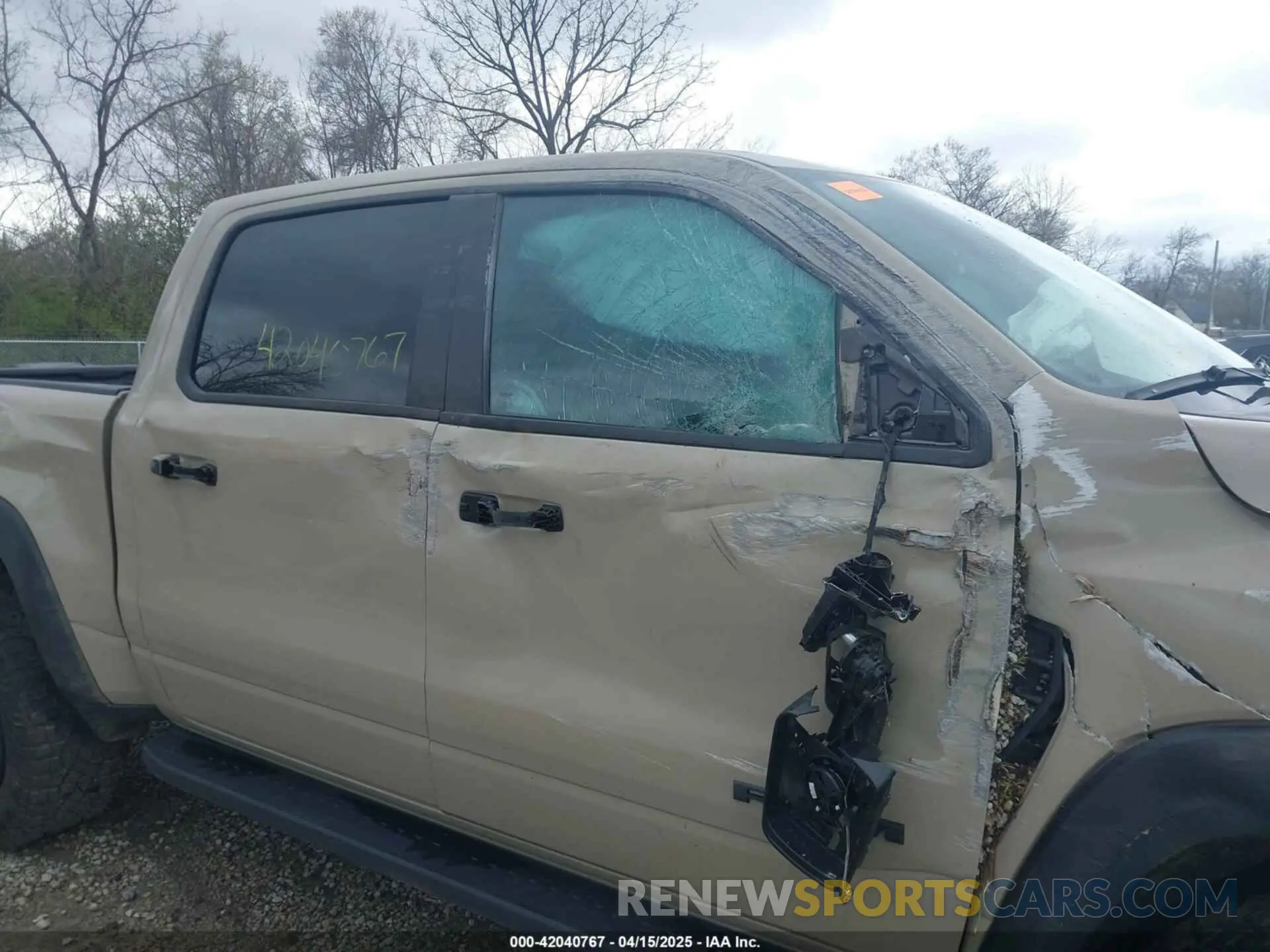 17 Photograph of a damaged car 1C6SRFU95NN399791 RAM 1500 2022