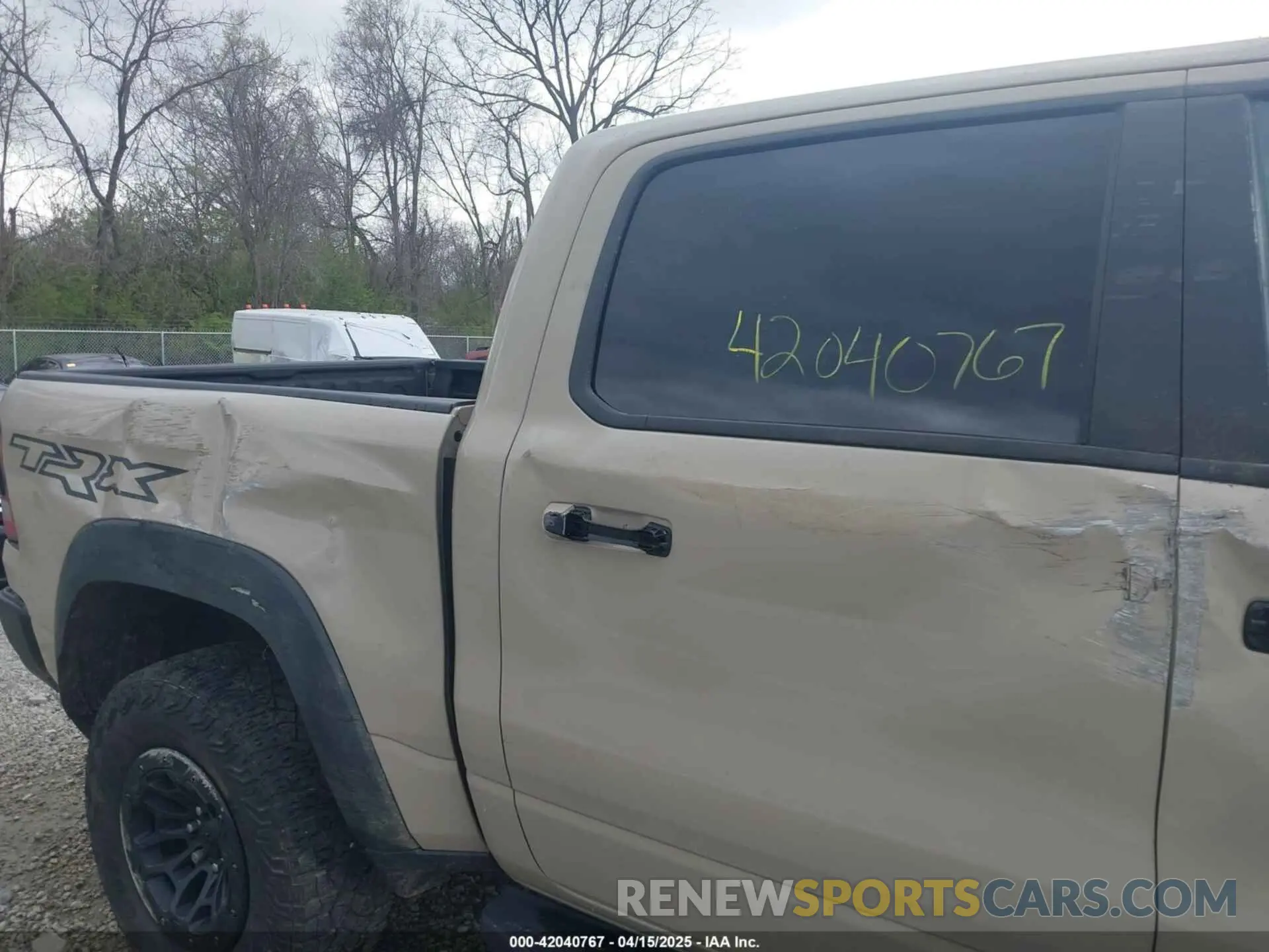18 Photograph of a damaged car 1C6SRFU95NN399791 RAM 1500 2022