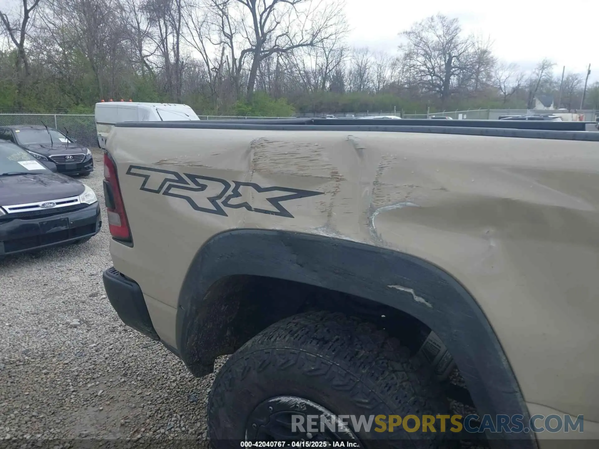 19 Photograph of a damaged car 1C6SRFU95NN399791 RAM 1500 2022
