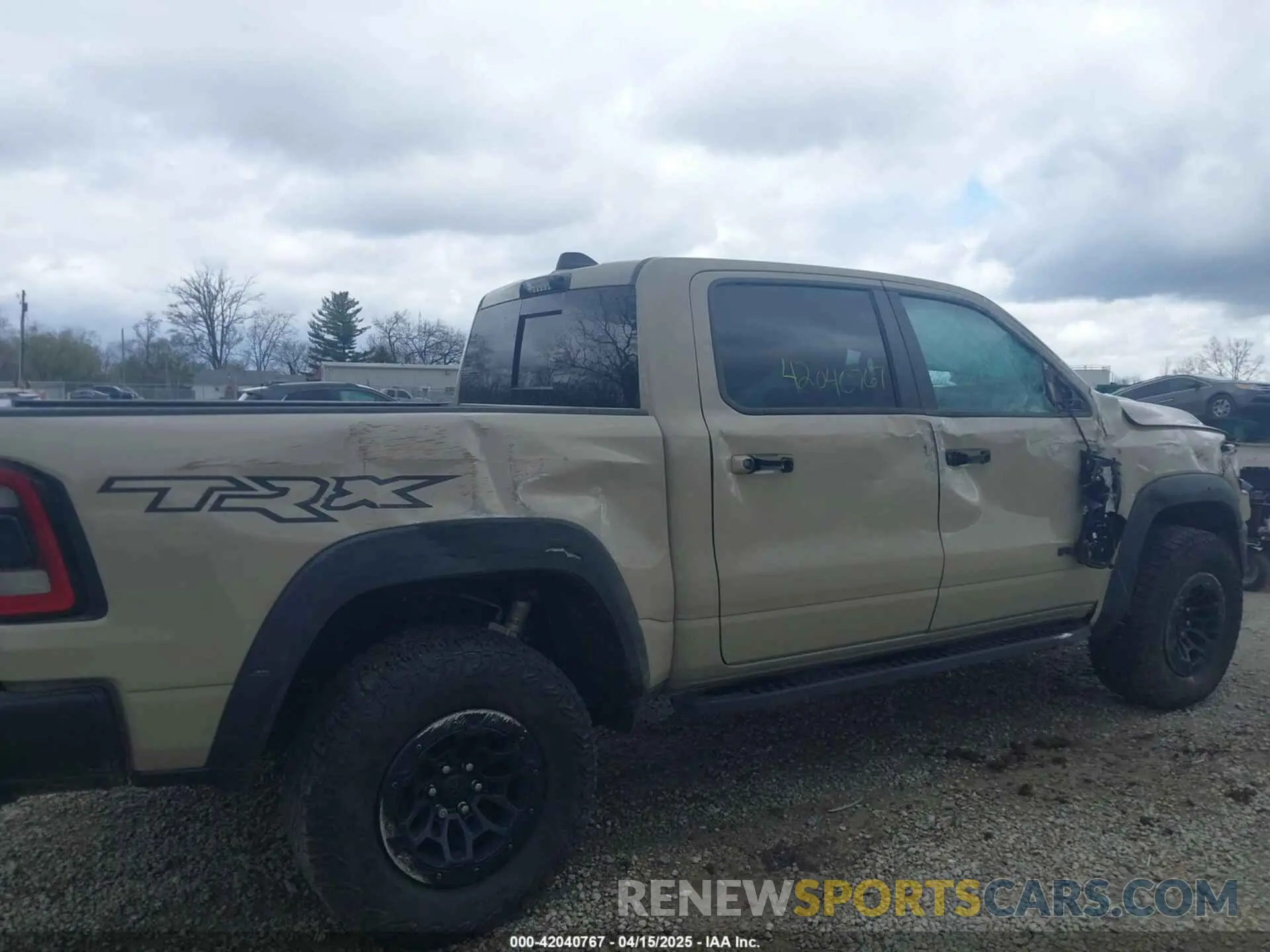 20 Photograph of a damaged car 1C6SRFU95NN399791 RAM 1500 2022
