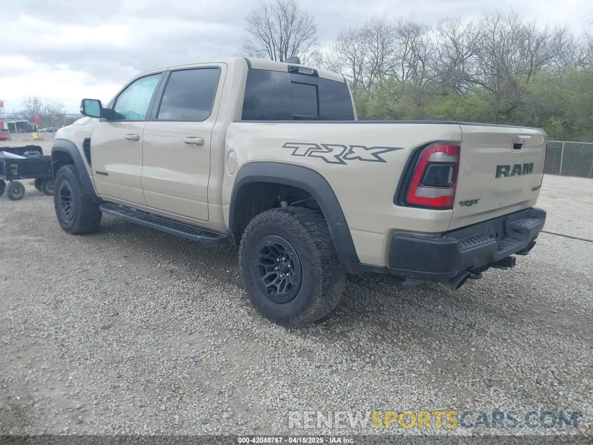 3 Photograph of a damaged car 1C6SRFU95NN399791 RAM 1500 2022