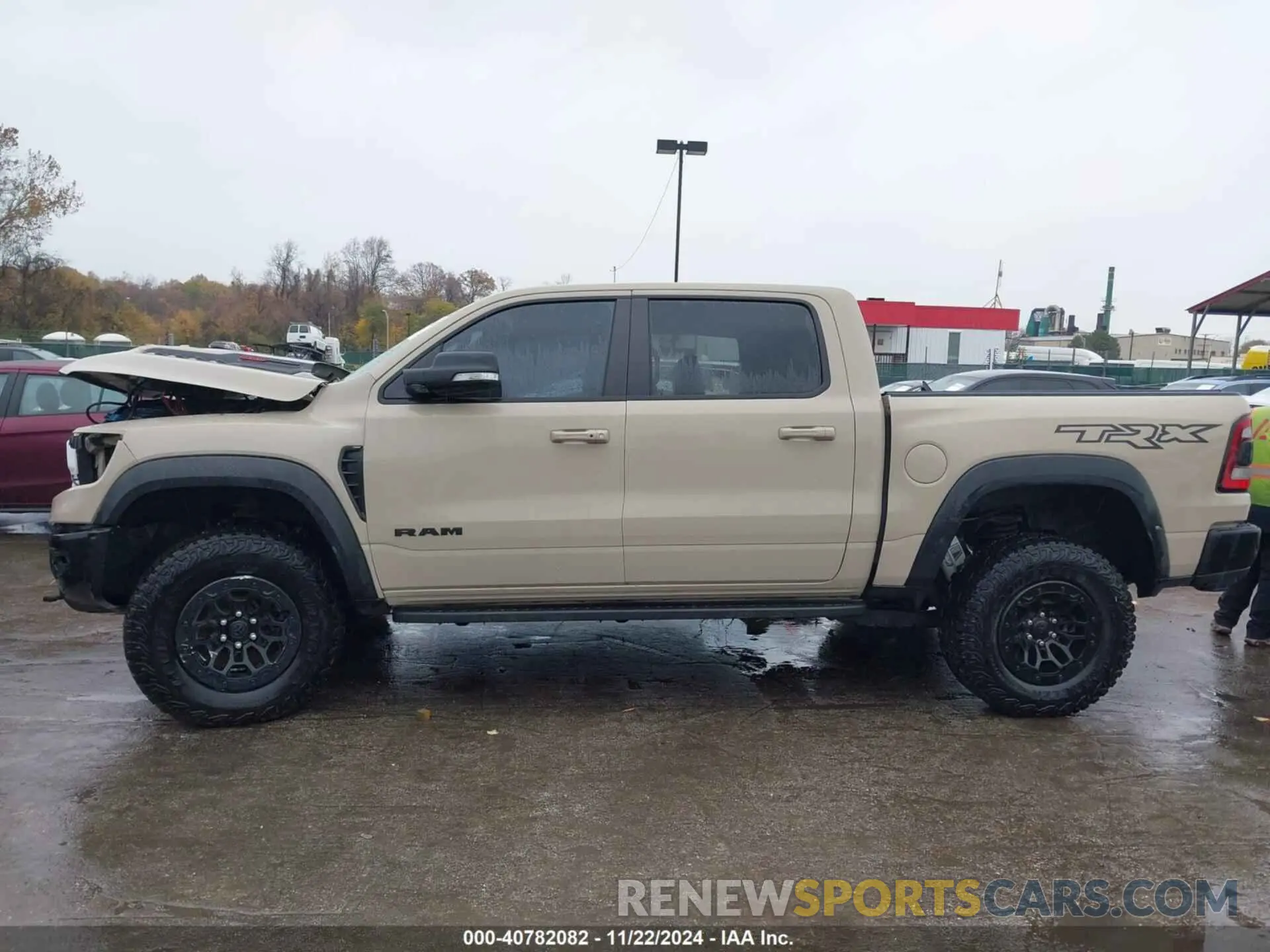 14 Photograph of a damaged car 1C6SRFU96NN404111 RAM 1500 2022