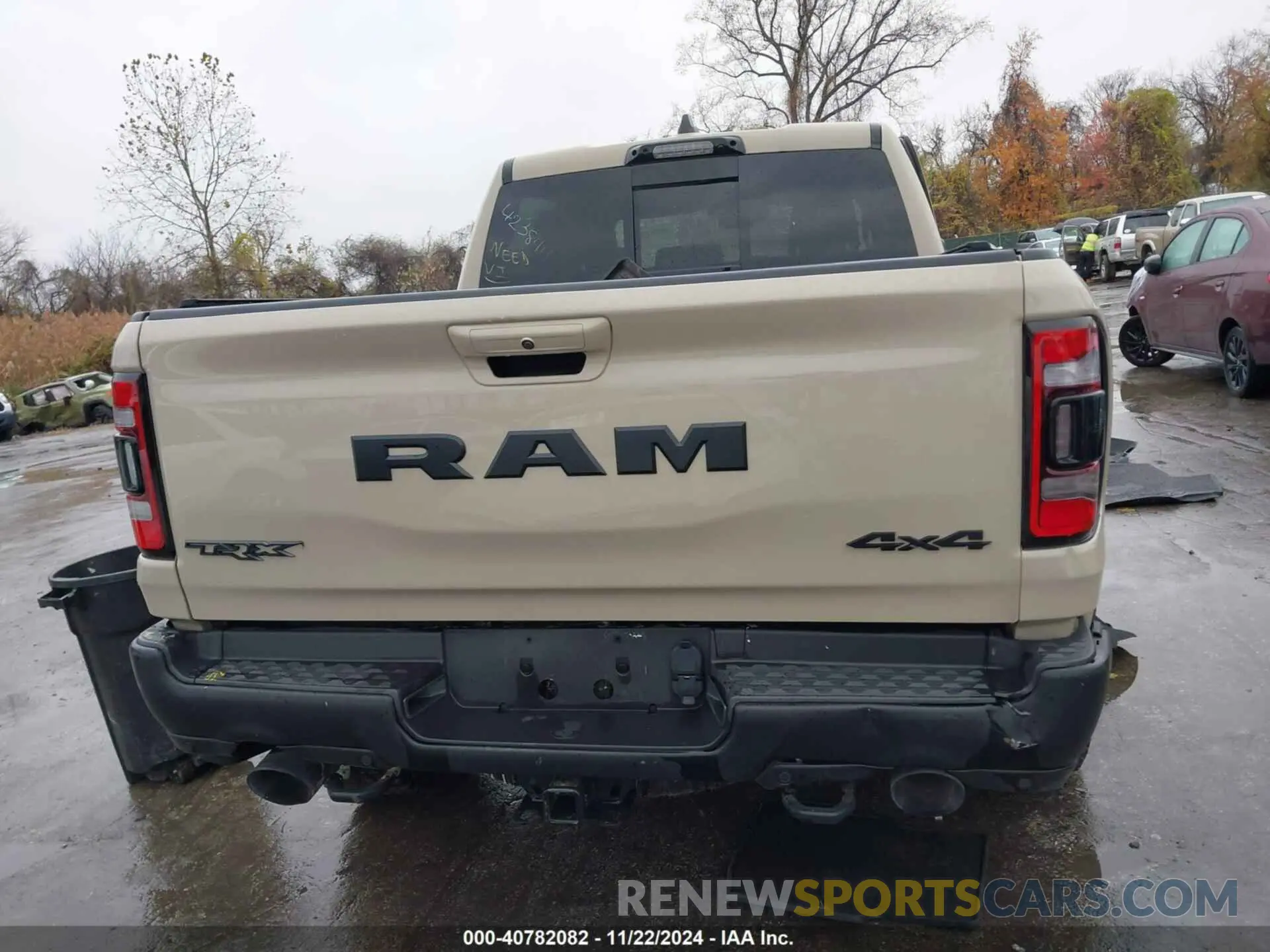 16 Photograph of a damaged car 1C6SRFU96NN404111 RAM 1500 2022