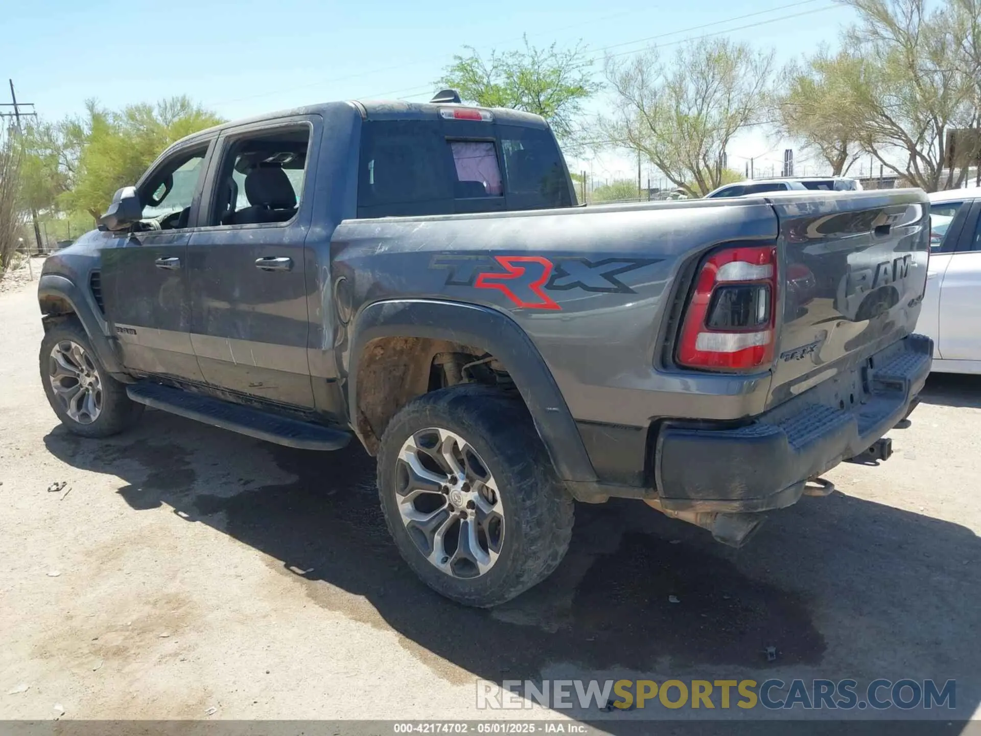 3 Photograph of a damaged car 1C6SRFU97NN353587 RAM 1500 2022