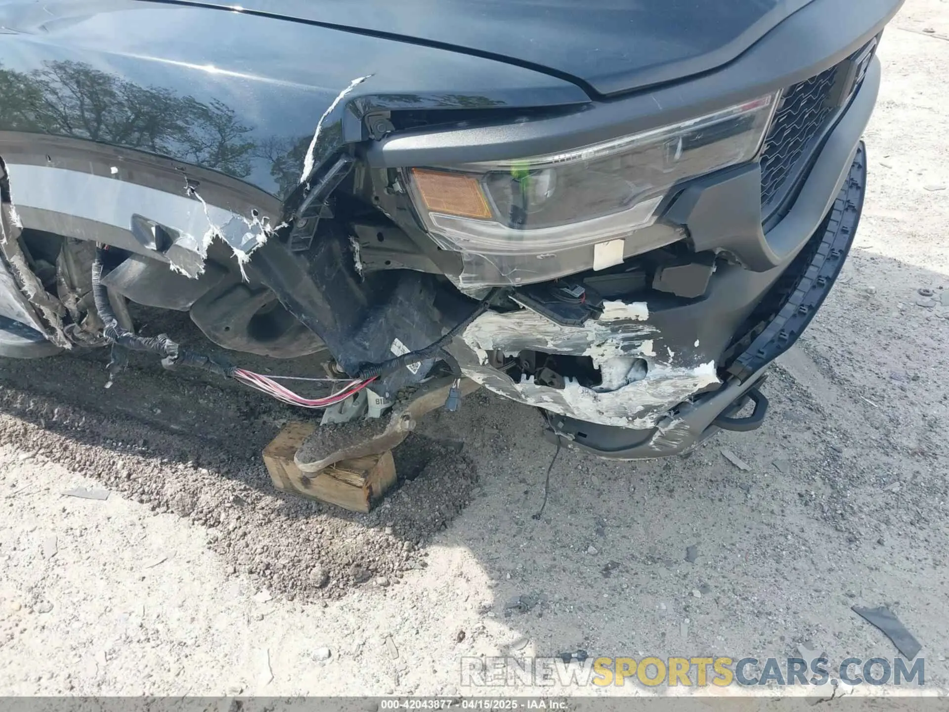 6 Photograph of a damaged car 1C6SRFU98NN272629 RAM 1500 2022