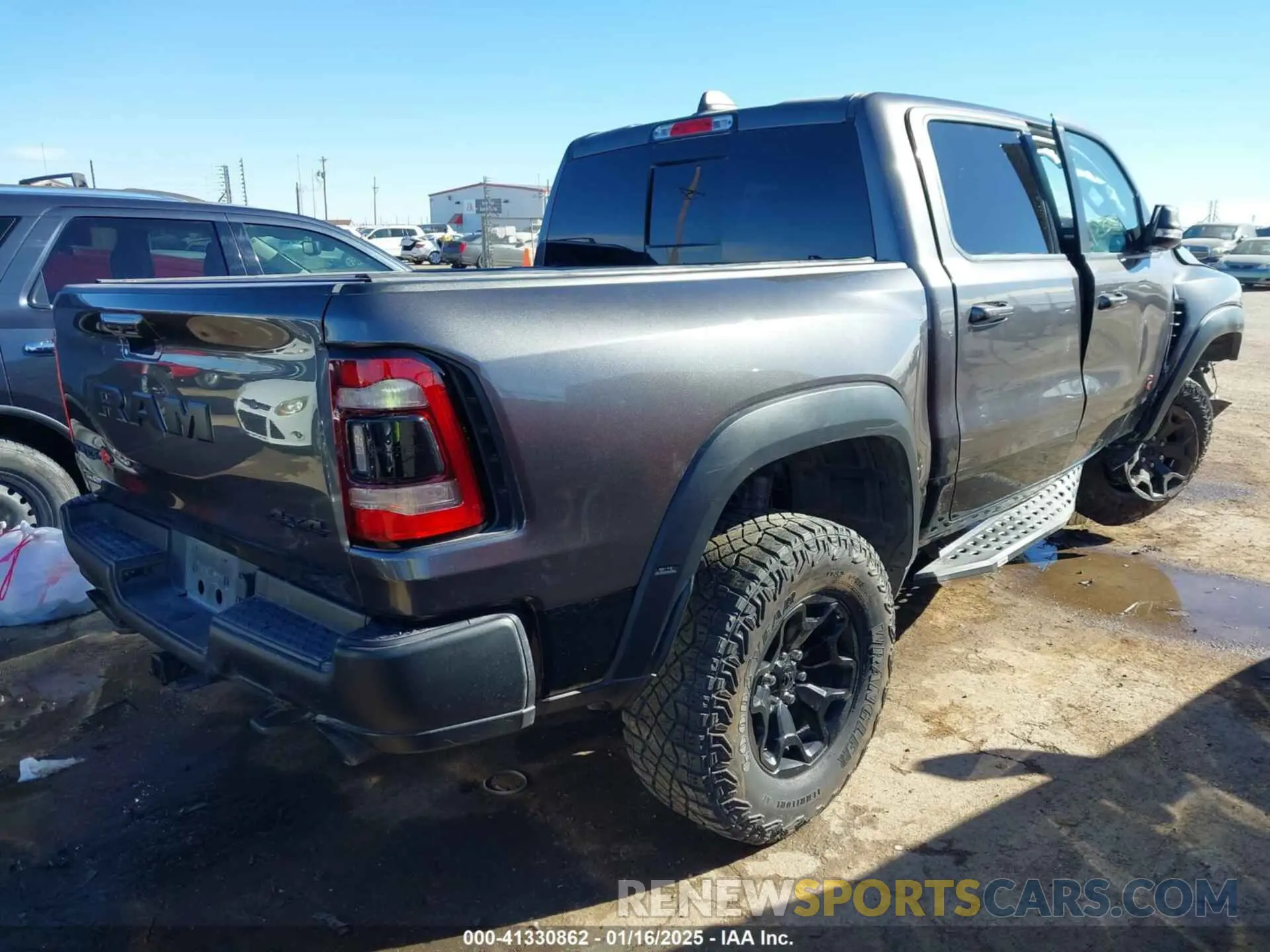 4 Photograph of a damaged car 1C6SRFU98NN377235 RAM 1500 2022