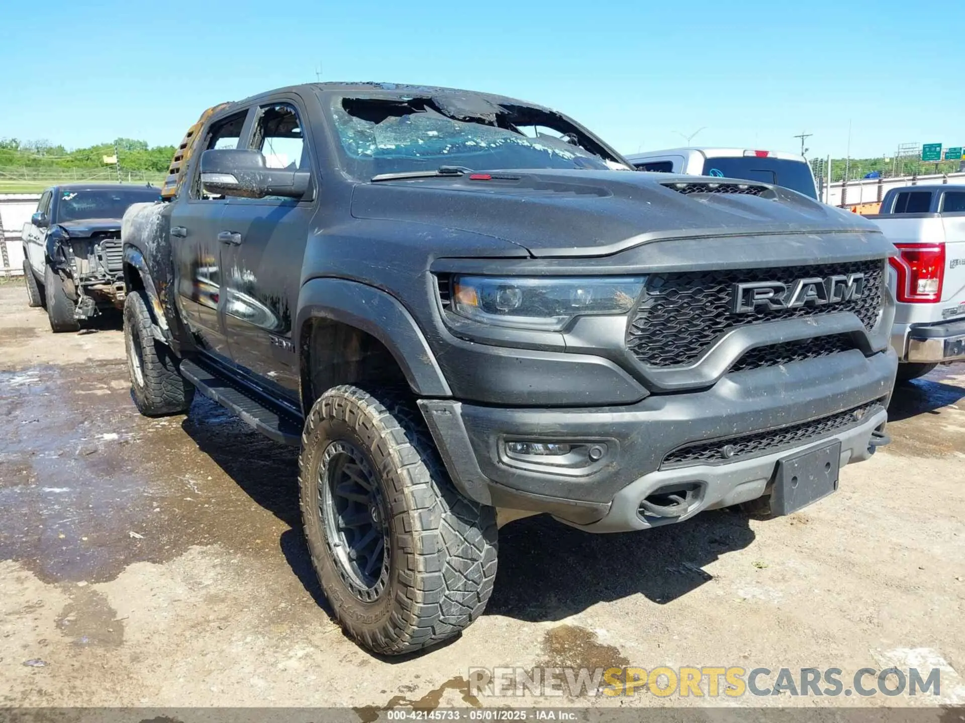 1 Photograph of a damaged car 1C6SRFU99NN151639 RAM 1500 2022
