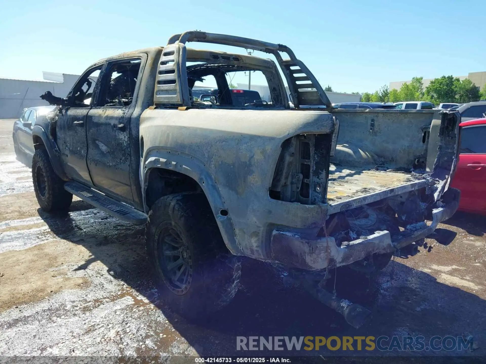 3 Photograph of a damaged car 1C6SRFU99NN151639 RAM 1500 2022