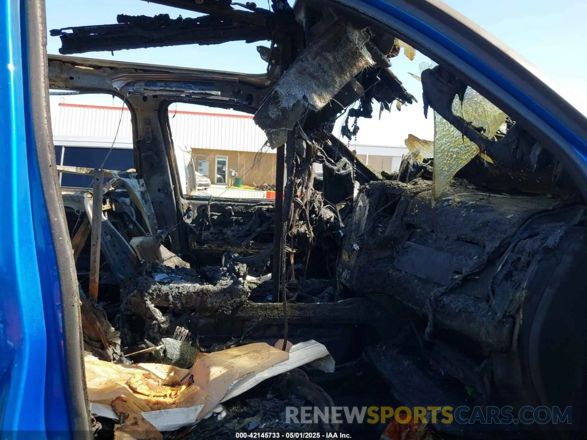 5 Photograph of a damaged car 1C6SRFU99NN151639 RAM 1500 2022