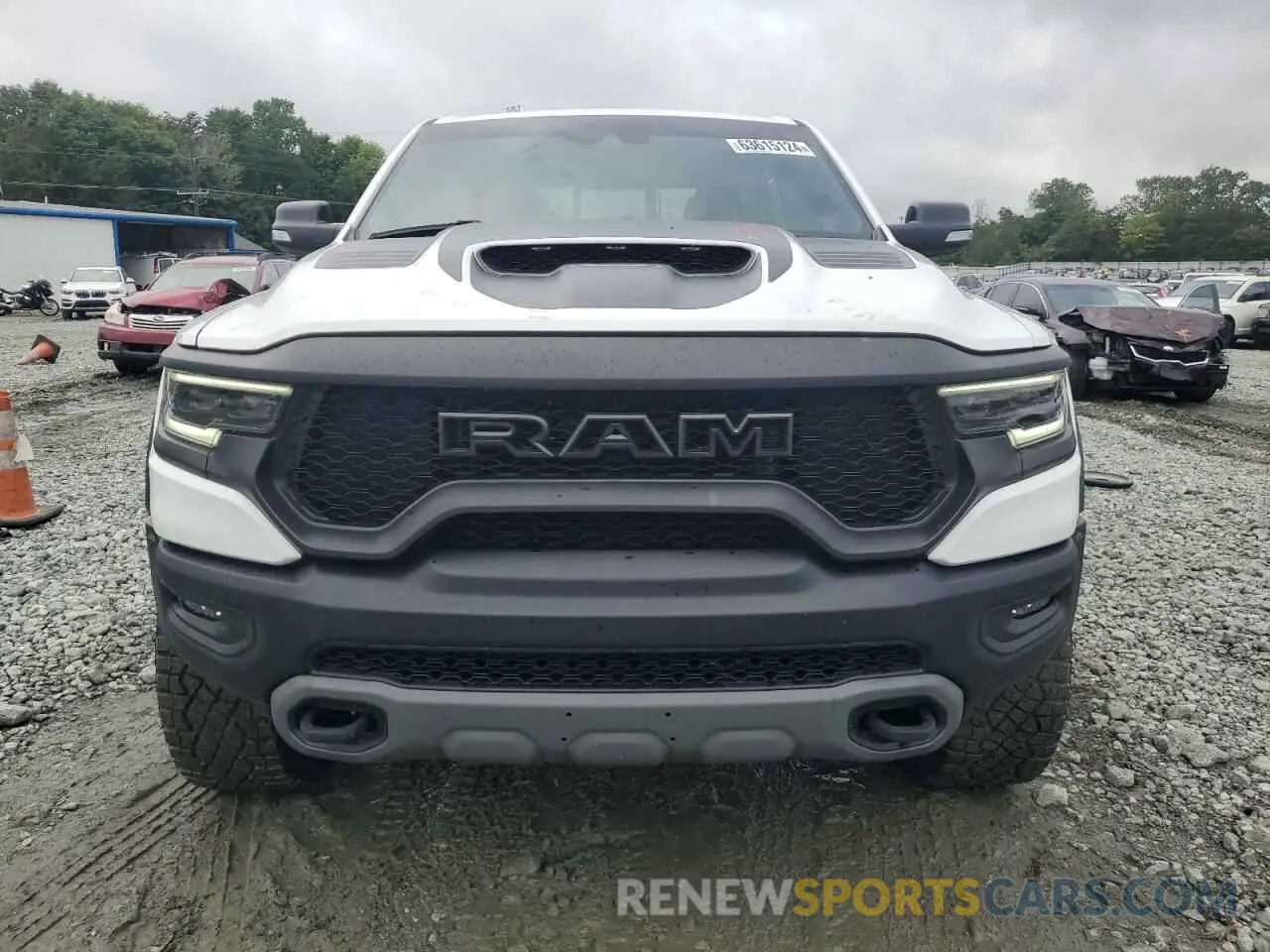 5 Photograph of a damaged car 1C6SRFU99NN318694 RAM 1500 2022