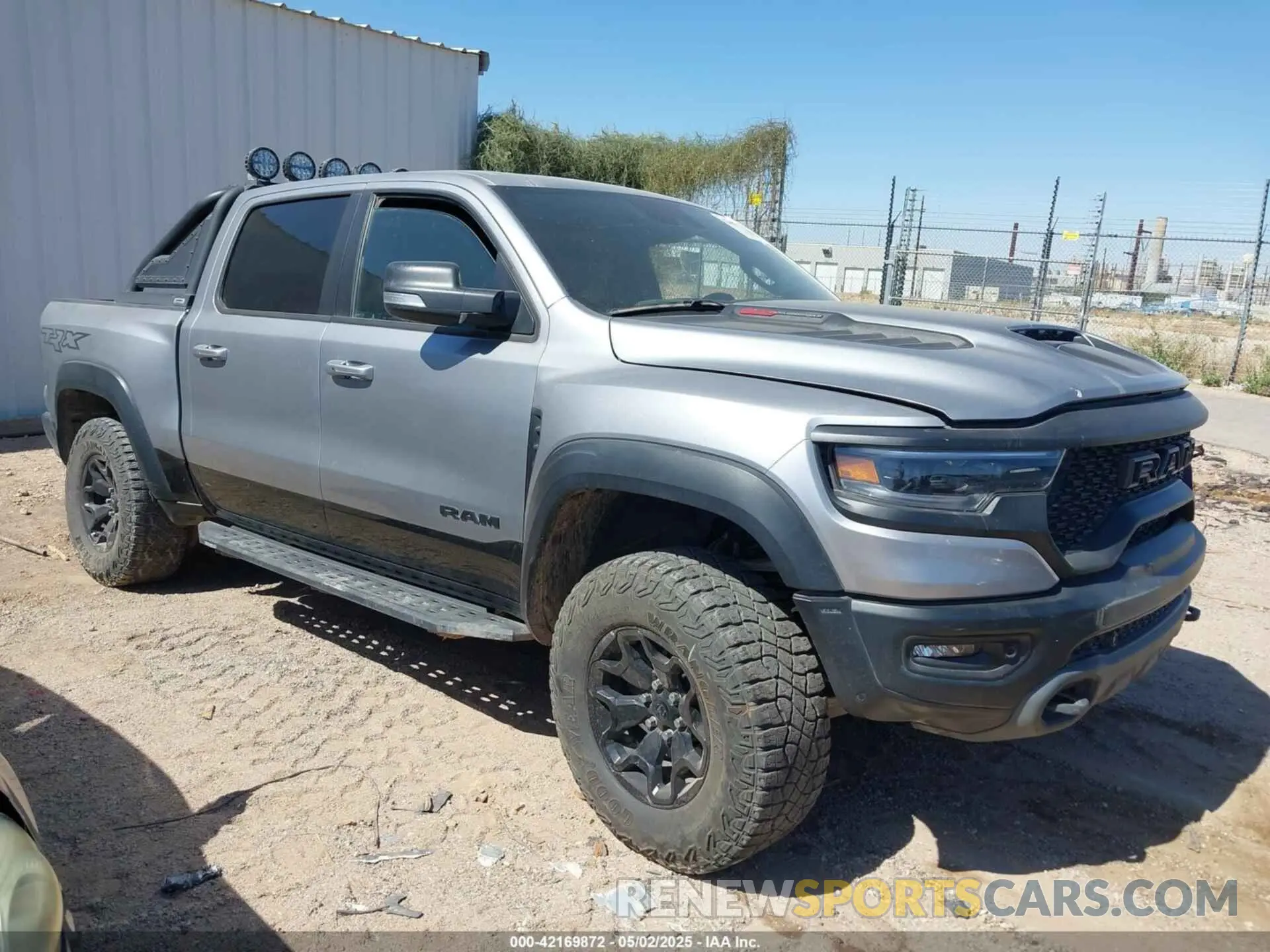 1 Photograph of a damaged car 1C6SRFU99NN357351 RAM 1500 2022