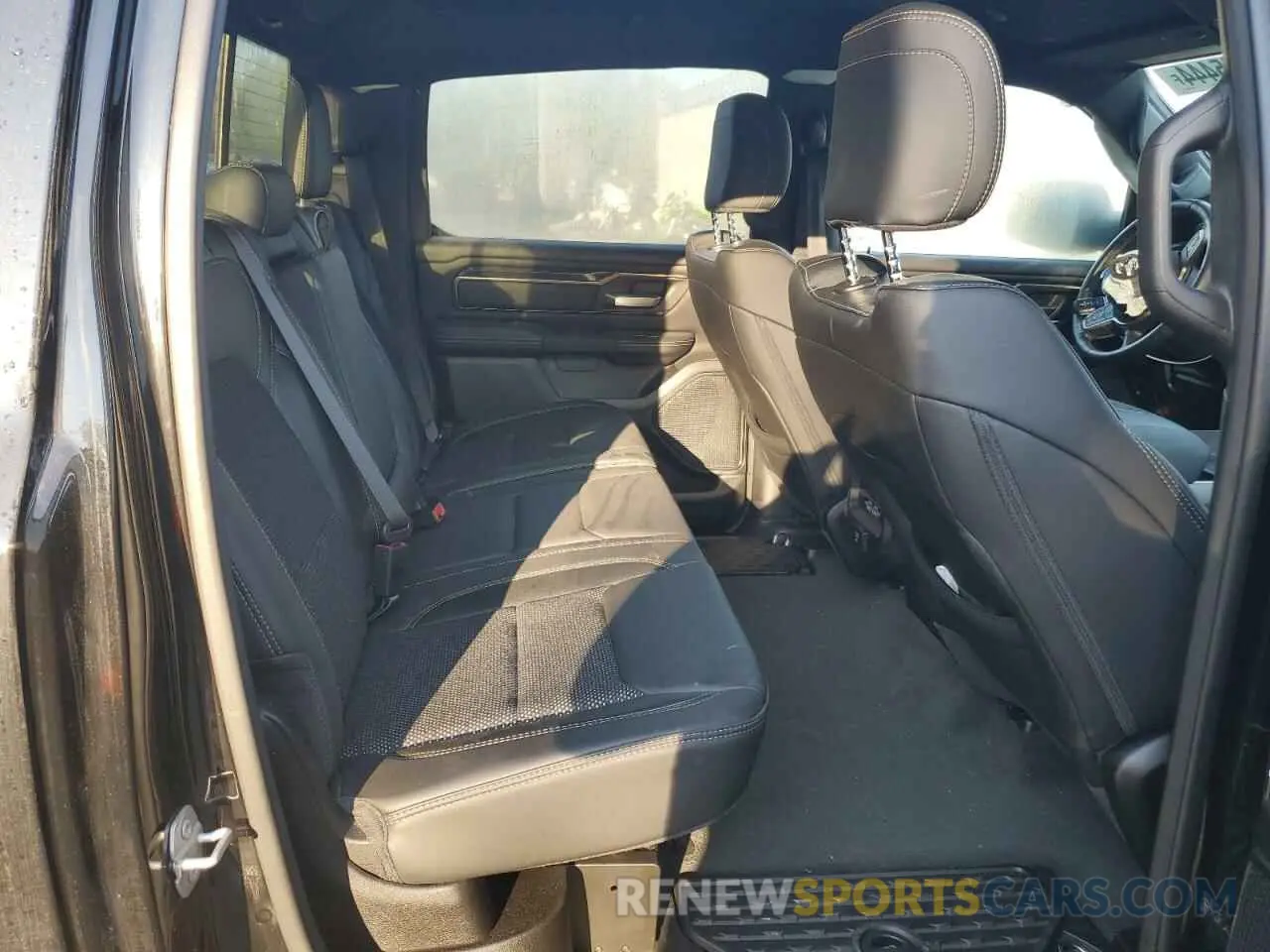 10 Photograph of a damaged car 1C6SRFVT5NN326432 RAM 1500 2022