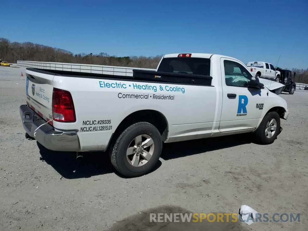 3 Photograph of a damaged car 3C6JR6DG2NG429493 RAM 1500 2022