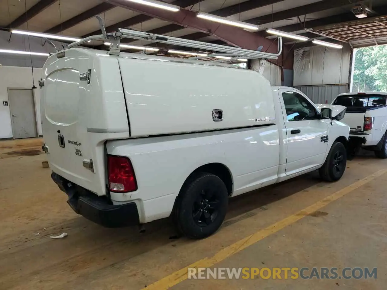 3 Photograph of a damaged car 3C6JR6DG7NG330314 RAM 1500 2022