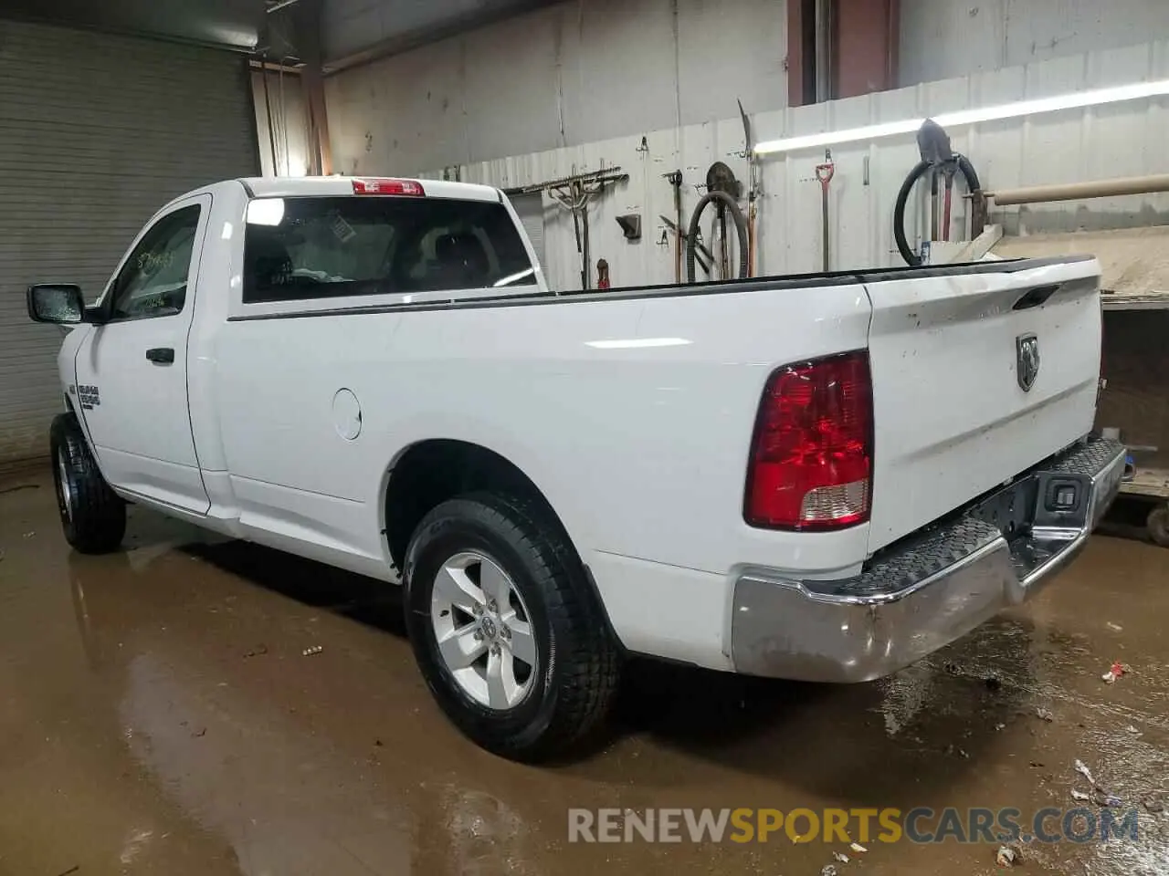 2 Photograph of a damaged car 3C6JR6DT7NG205584 RAM 1500 2022