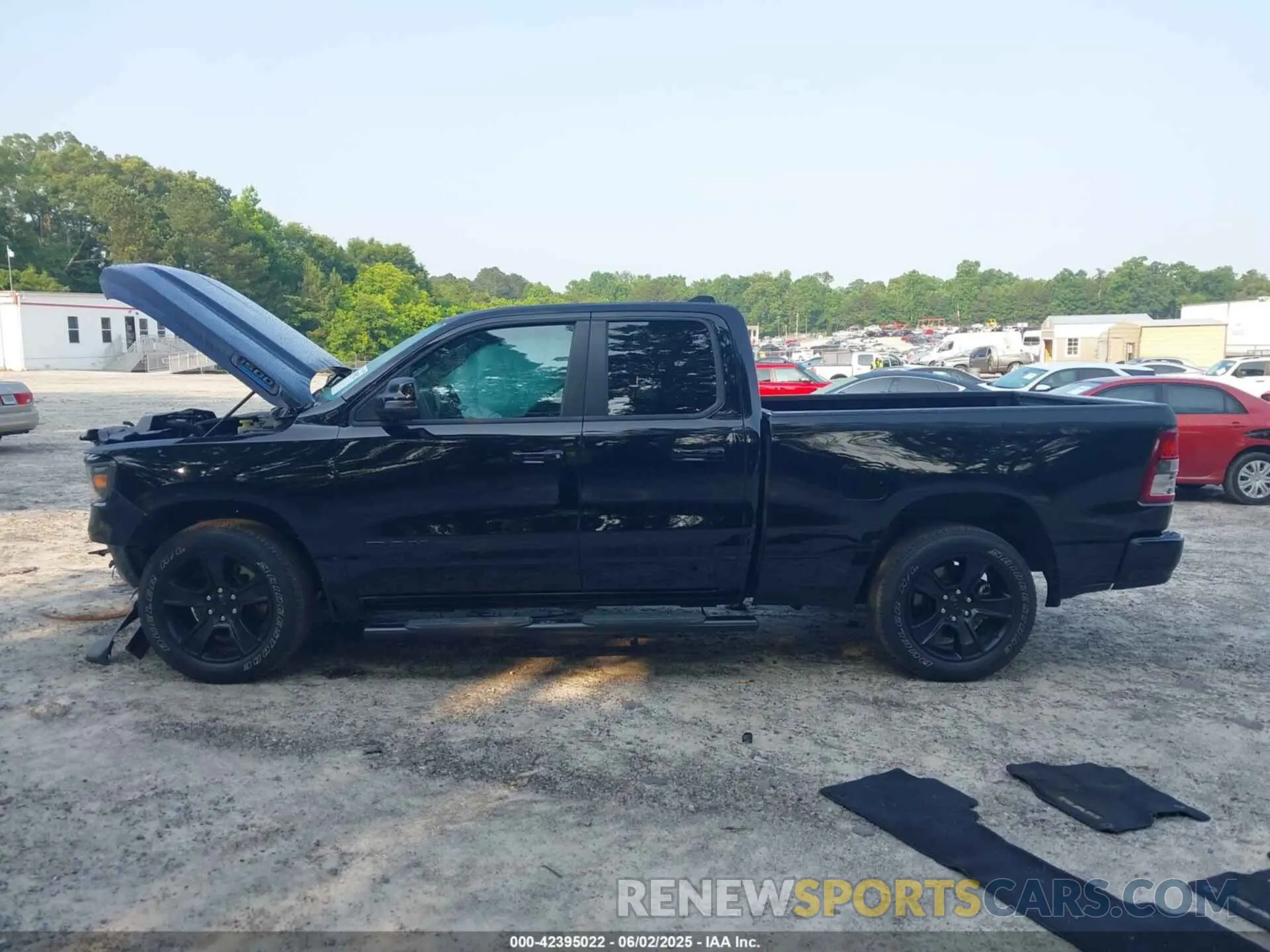14 Photograph of a damaged car 1C6RREBG8PN604579 RAM 1500 2023