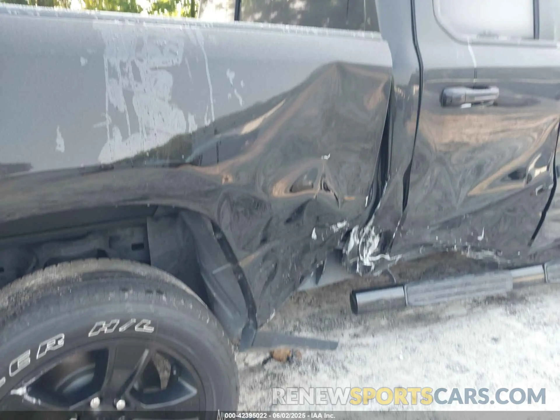 6 Photograph of a damaged car 1C6RREBG8PN604579 RAM 1500 2023