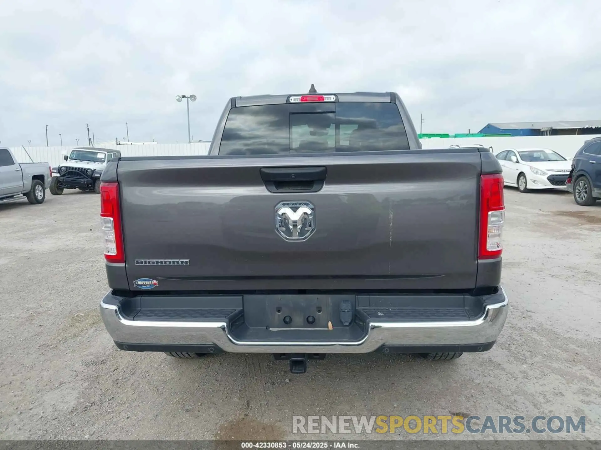 16 Photograph of a damaged car 1C6RREFG1PN600402 RAM 1500 2023
