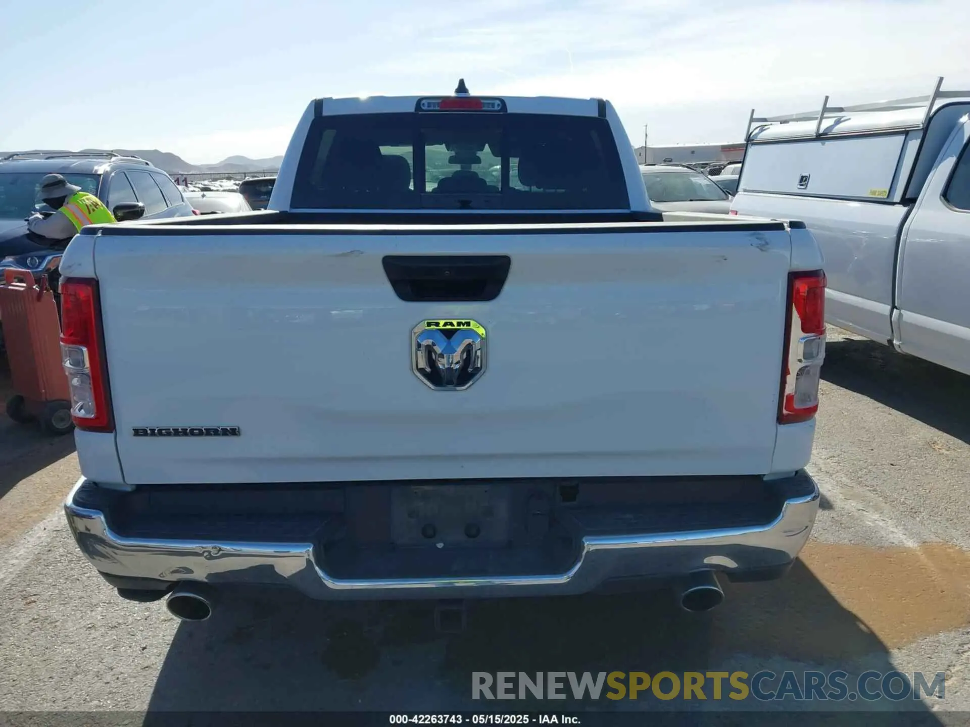 16 Photograph of a damaged car 1C6RREFT1PN693046 RAM 1500 2023