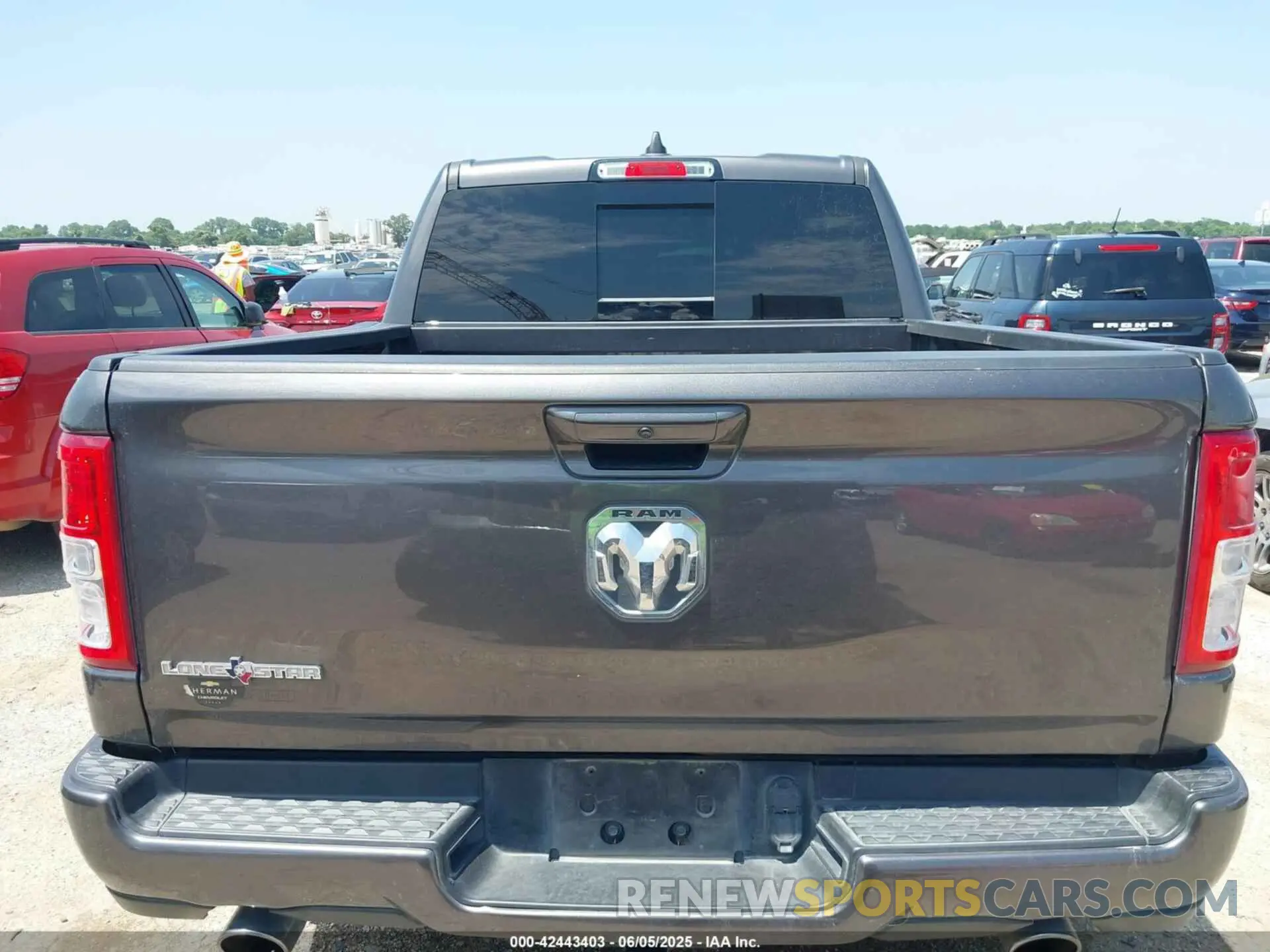 16 Photograph of a damaged car 1C6RREFT7PN640643 RAM 1500 2023