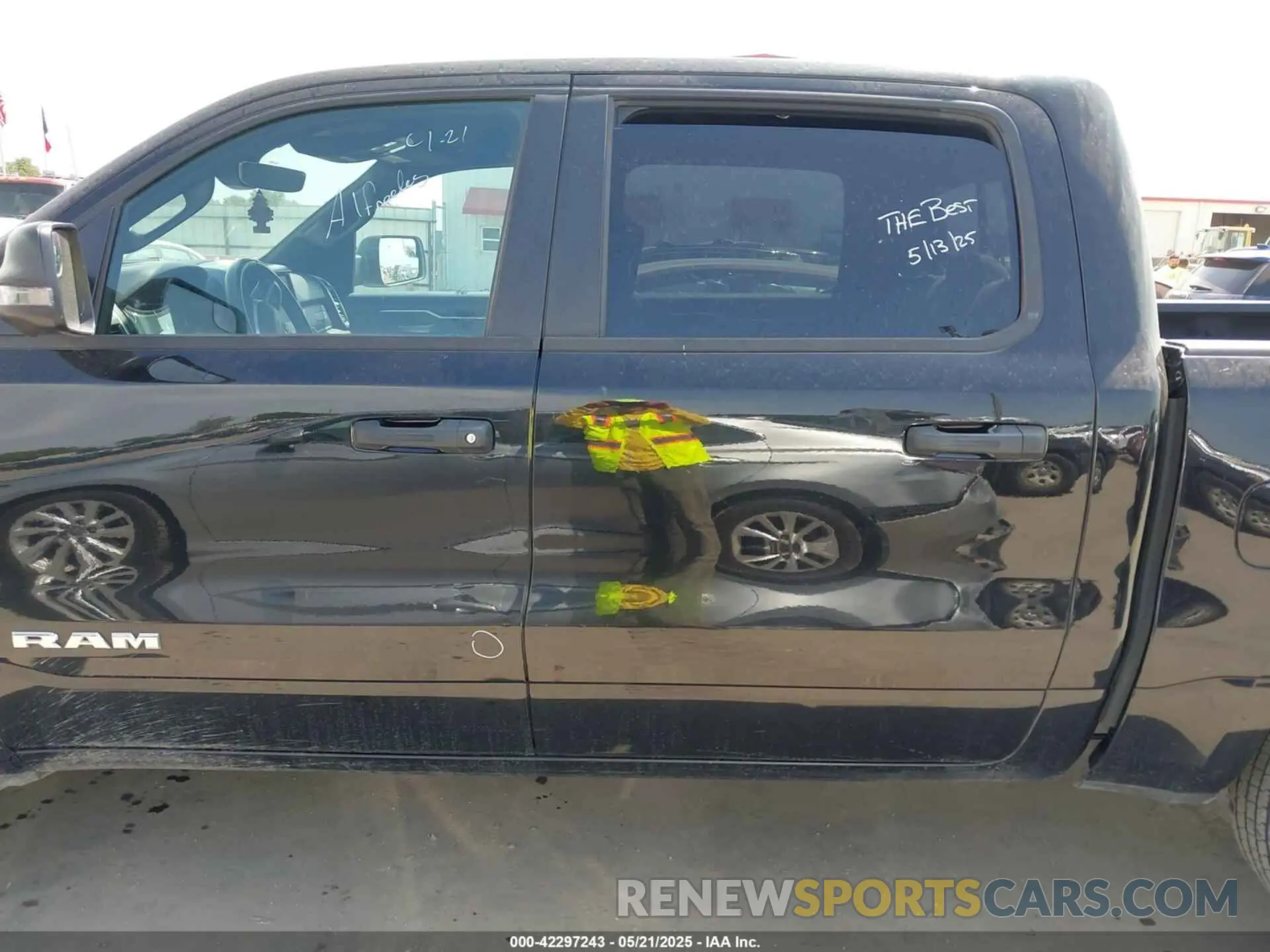 14 Photograph of a damaged car 1C6RREFTXPN534591 RAM 1500 2023