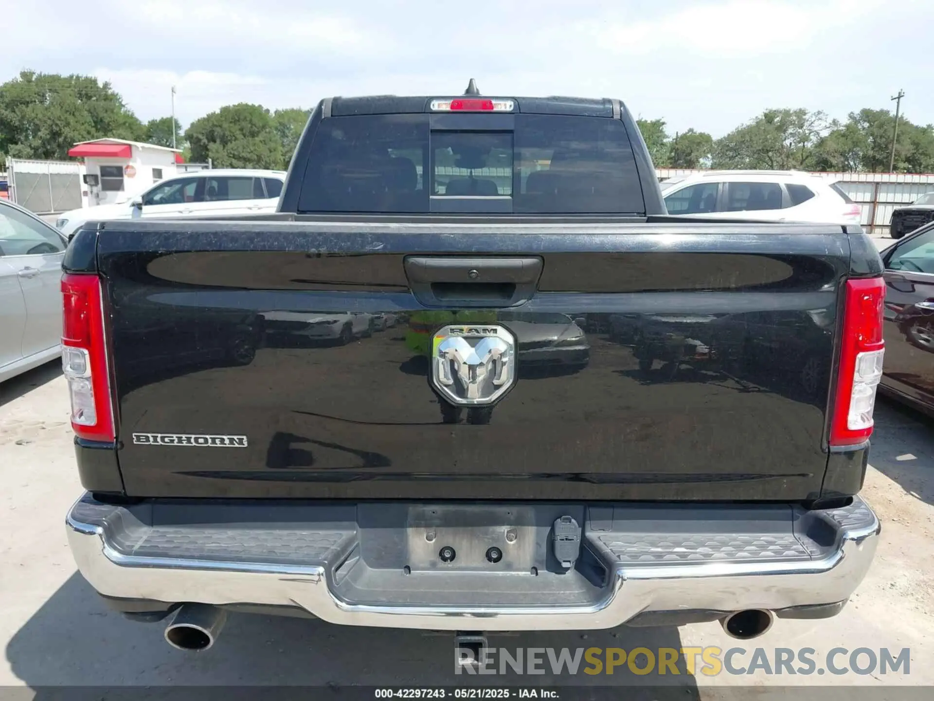 16 Photograph of a damaged car 1C6RREFTXPN534591 RAM 1500 2023
