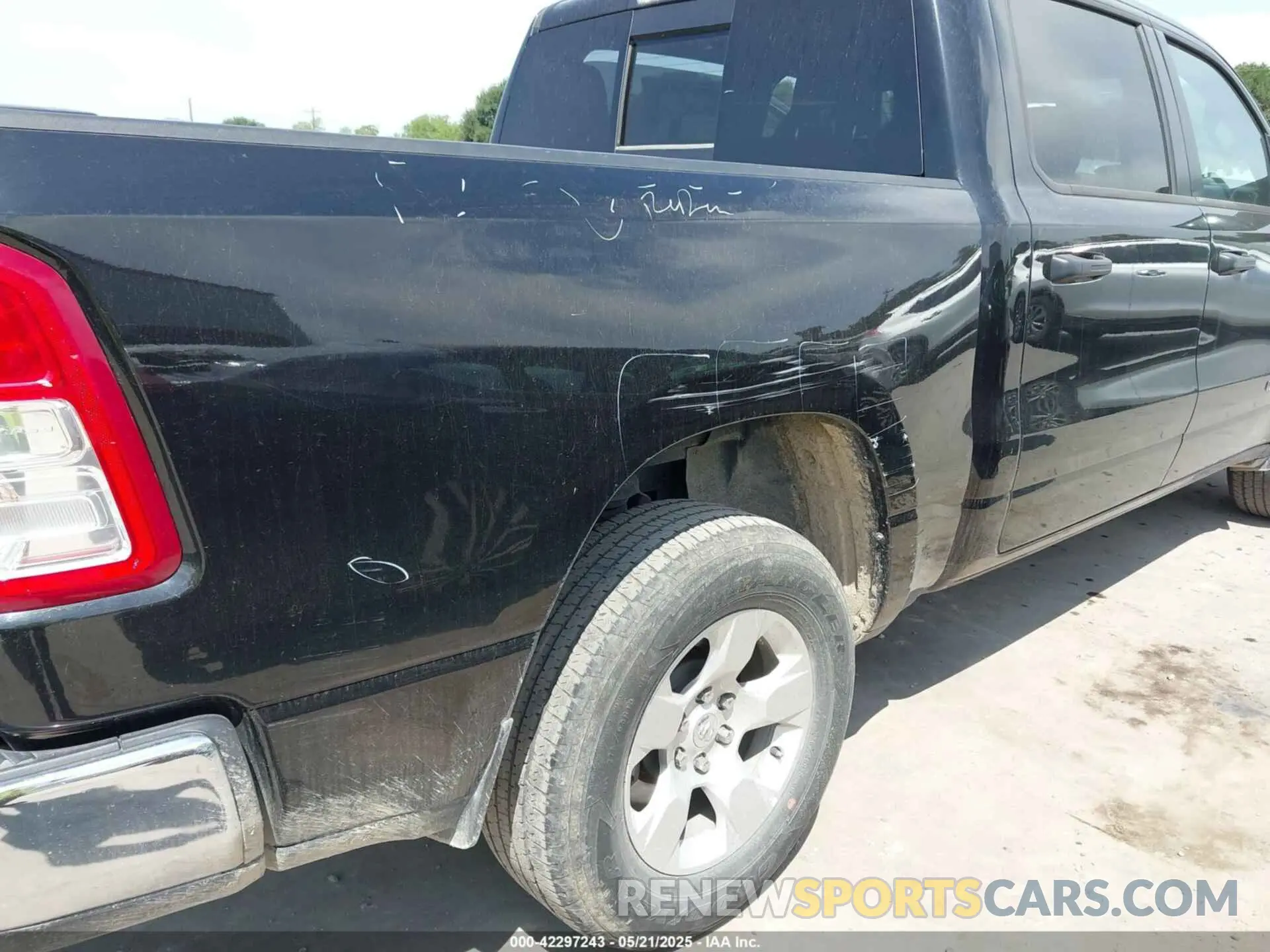 6 Photograph of a damaged car 1C6RREFTXPN534591 RAM 1500 2023