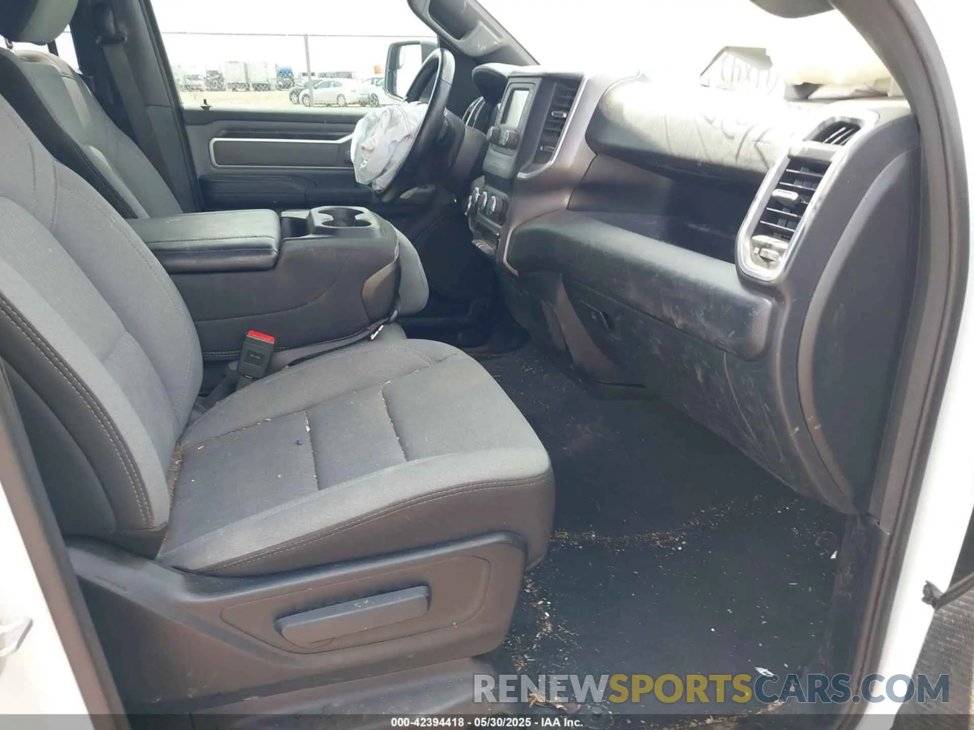 5 Photograph of a damaged car 1C6RRFBG4PN599435 RAM 1500 2023