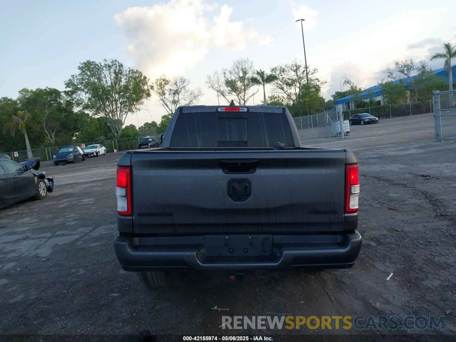 16 Photograph of a damaged car 1C6RRFFG1PN644440 RAM 1500 2023