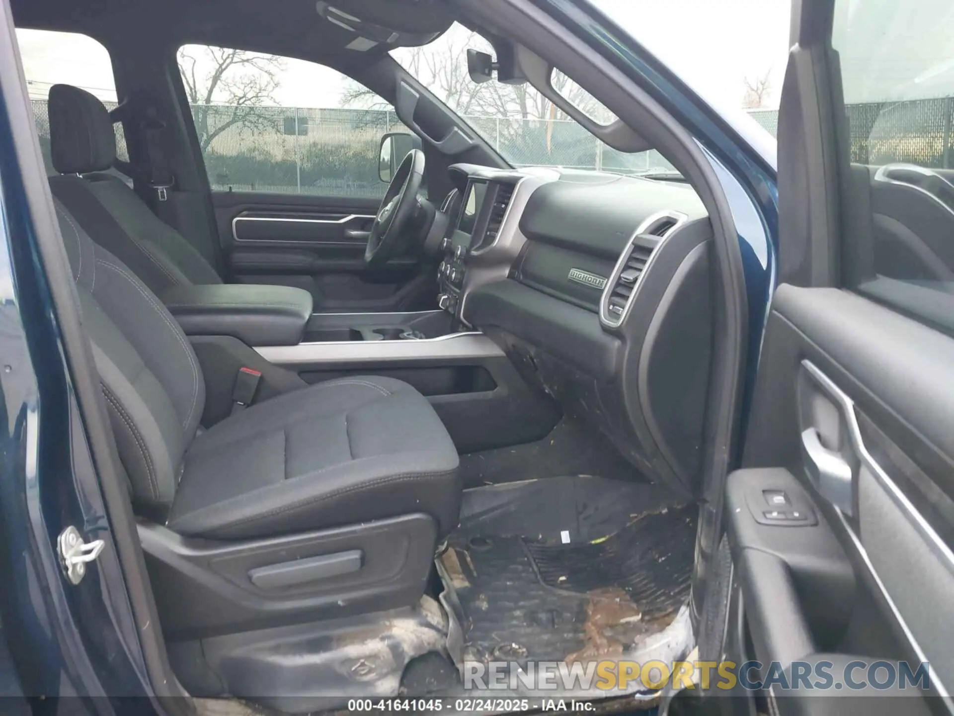 5 Photograph of a damaged car 1C6RRFFG4PN598747 RAM 1500 2023