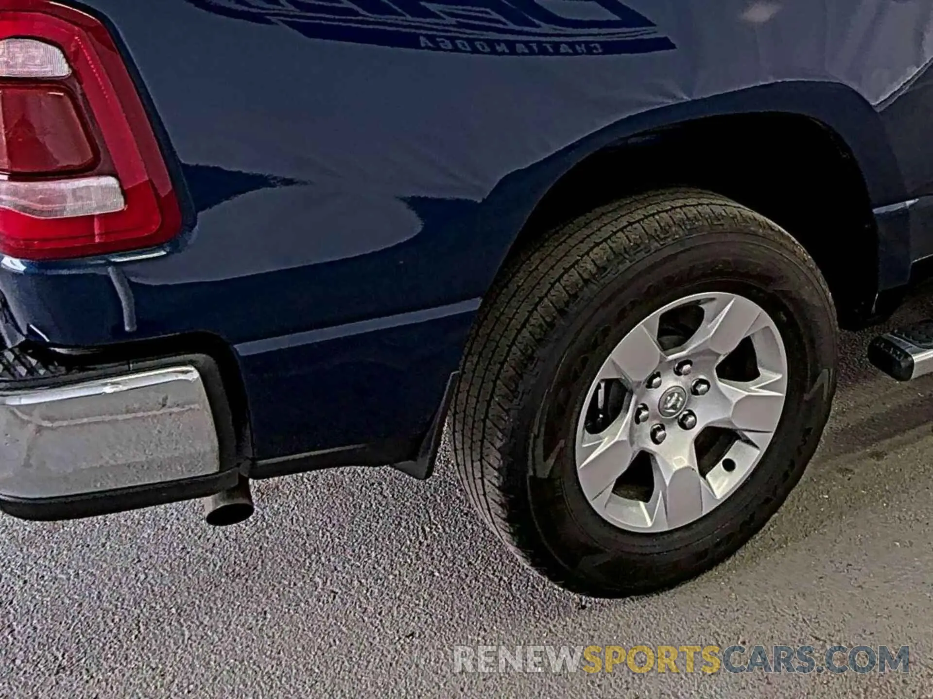 10 Photograph of a damaged car 1C6RRFFG7PN570733 RAM 1500 2023
