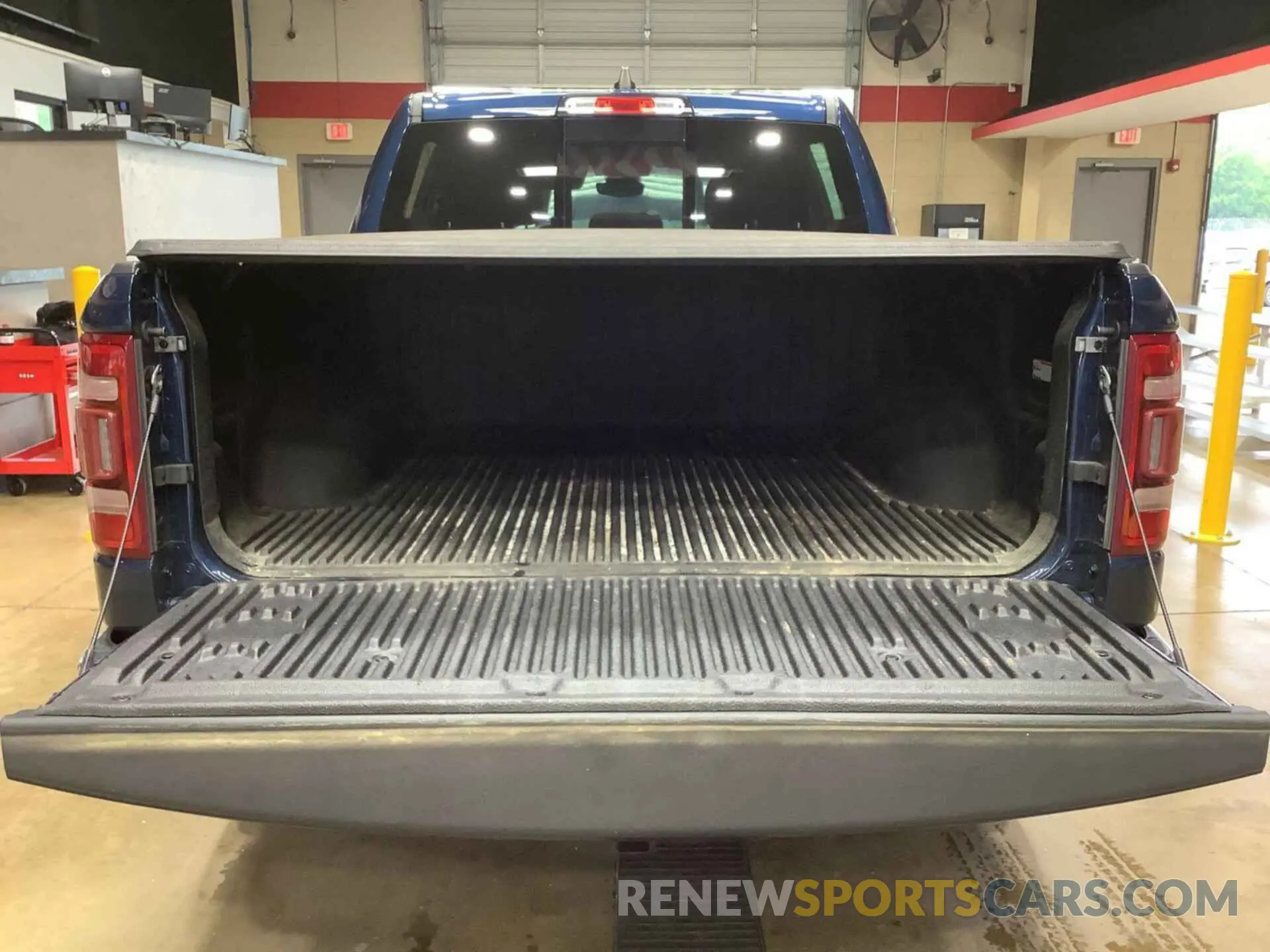 17 Photograph of a damaged car 1C6RRFFG7PN570733 RAM 1500 2023