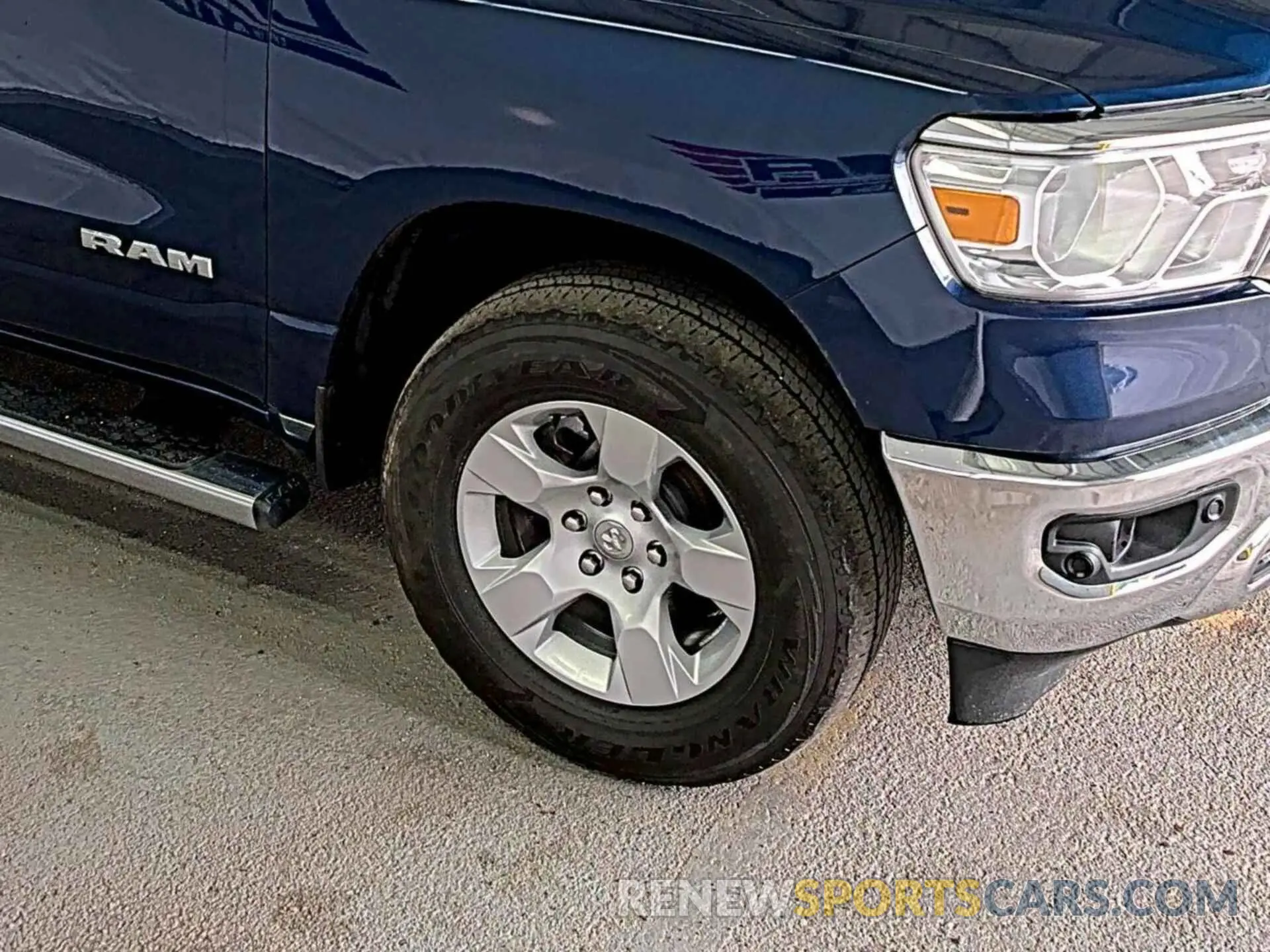 9 Photograph of a damaged car 1C6RRFFG7PN570733 RAM 1500 2023