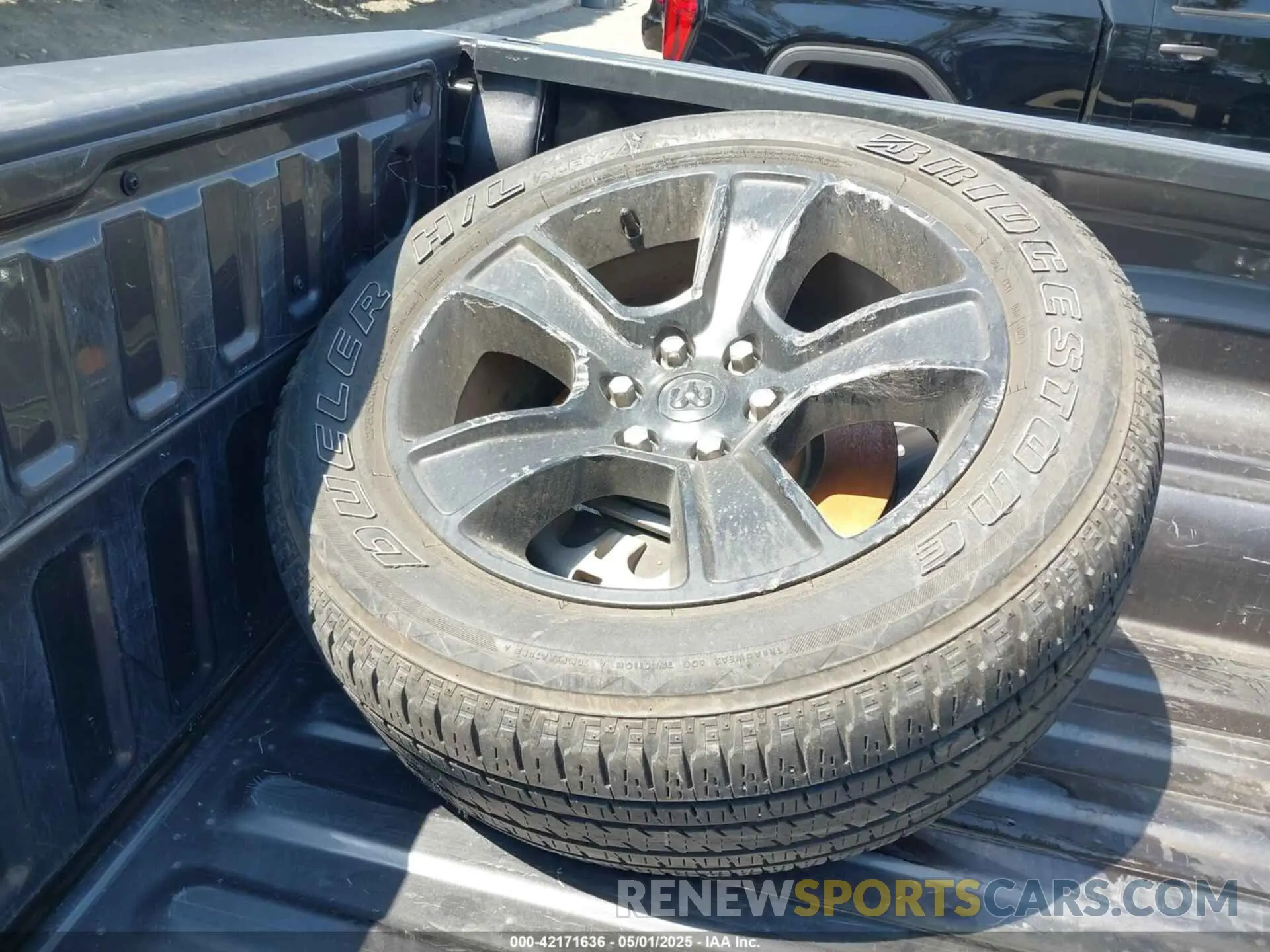 12 Photograph of a damaged car 1C6RRFFG7PN635841 RAM 1500 2023