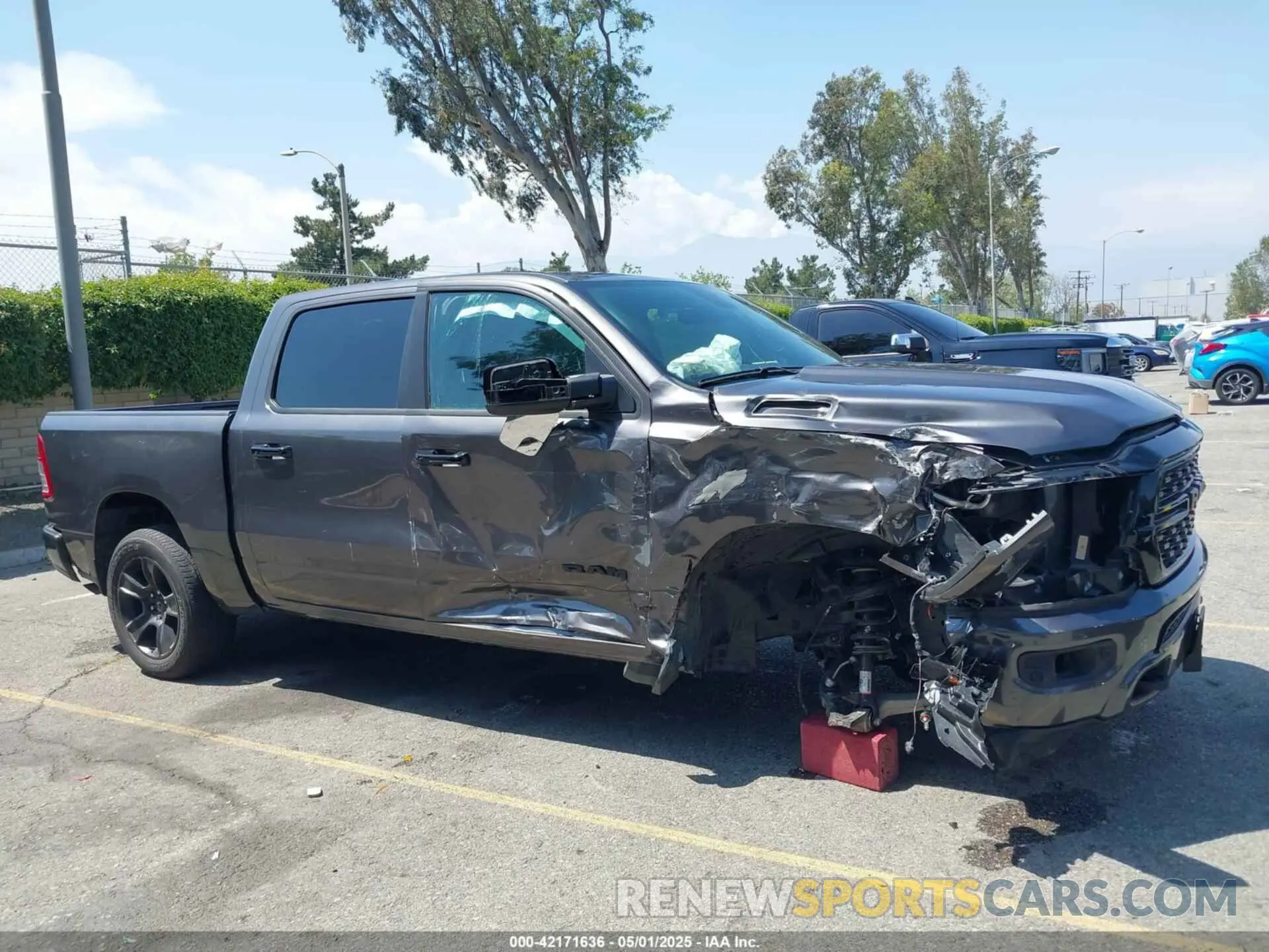 14 Photograph of a damaged car 1C6RRFFG7PN635841 RAM 1500 2023