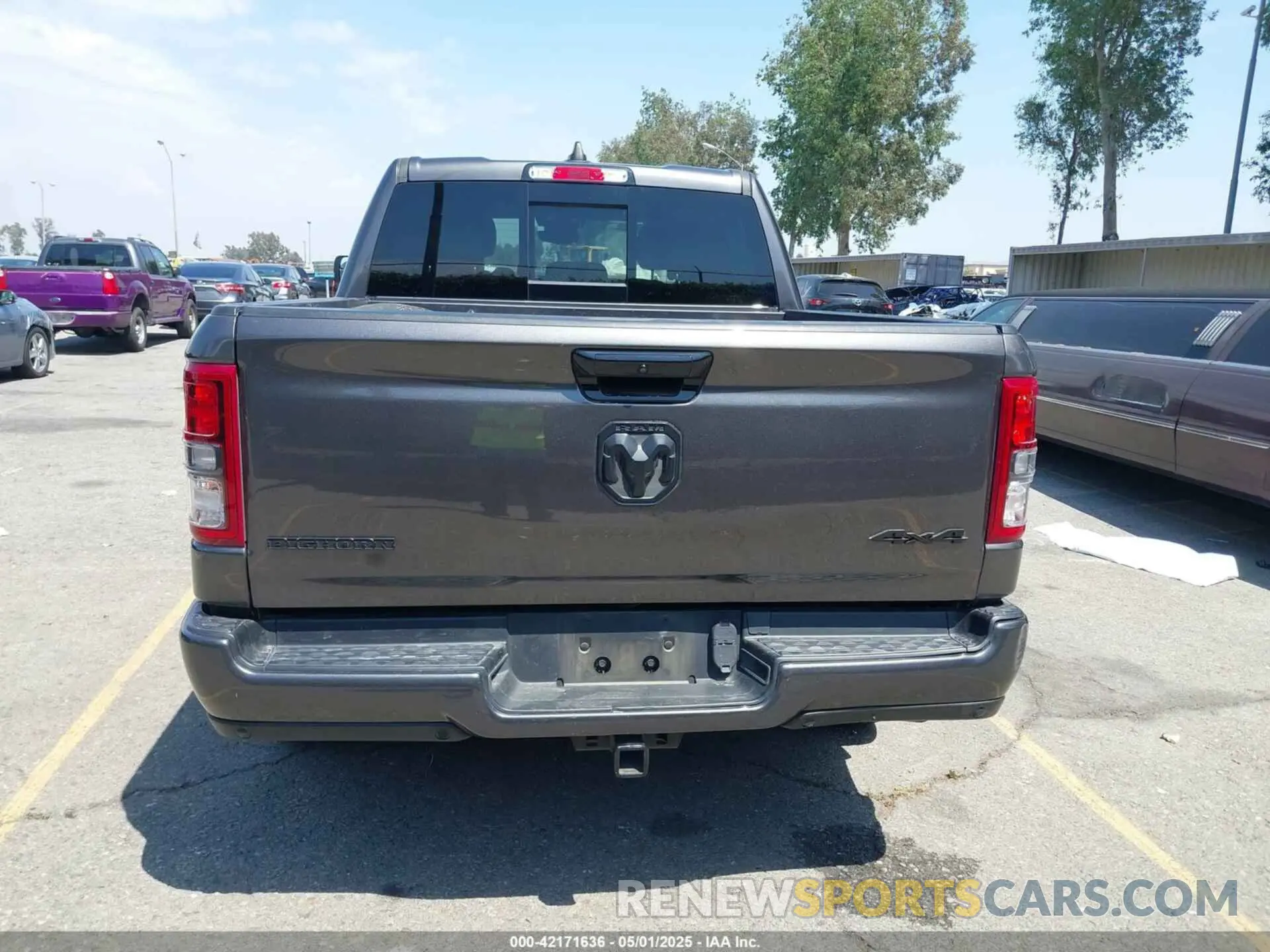 17 Photograph of a damaged car 1C6RRFFG7PN635841 RAM 1500 2023