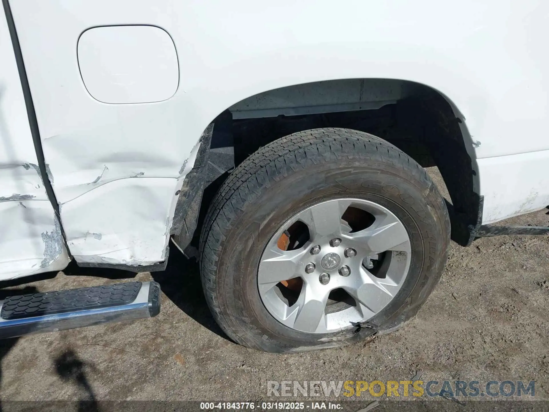 19 Photograph of a damaged car 1C6RRFFG8PN649148 RAM 1500 2023