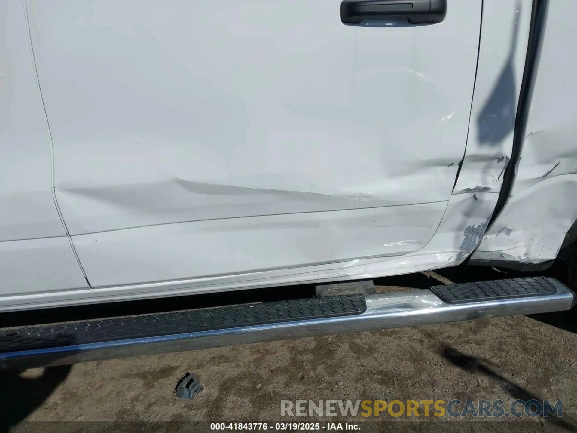 20 Photograph of a damaged car 1C6RRFFG8PN649148 RAM 1500 2023