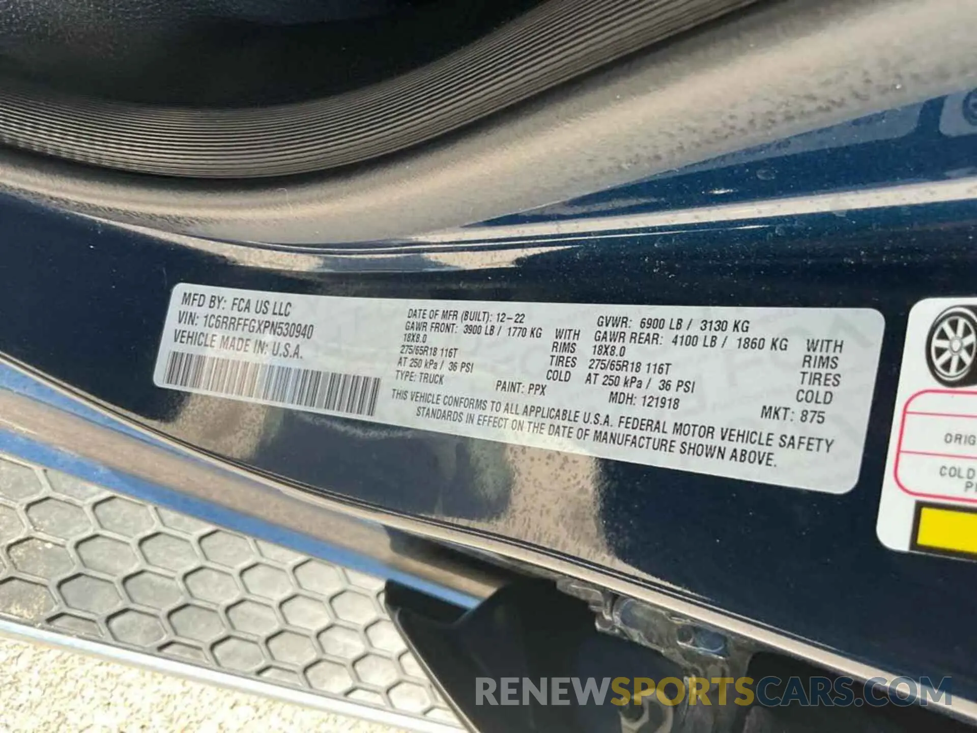2 Photograph of a damaged car 1C6RRFFGXPN530940 RAM 1500 2023