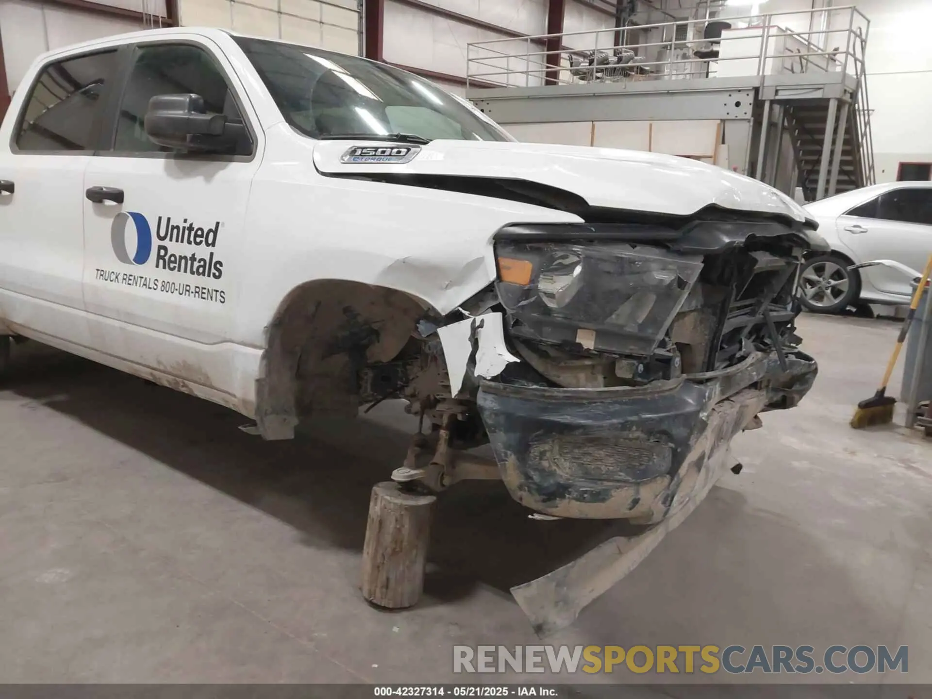 17 Photograph of a damaged car 1C6RRFGG1PN641214 RAM 1500 2023