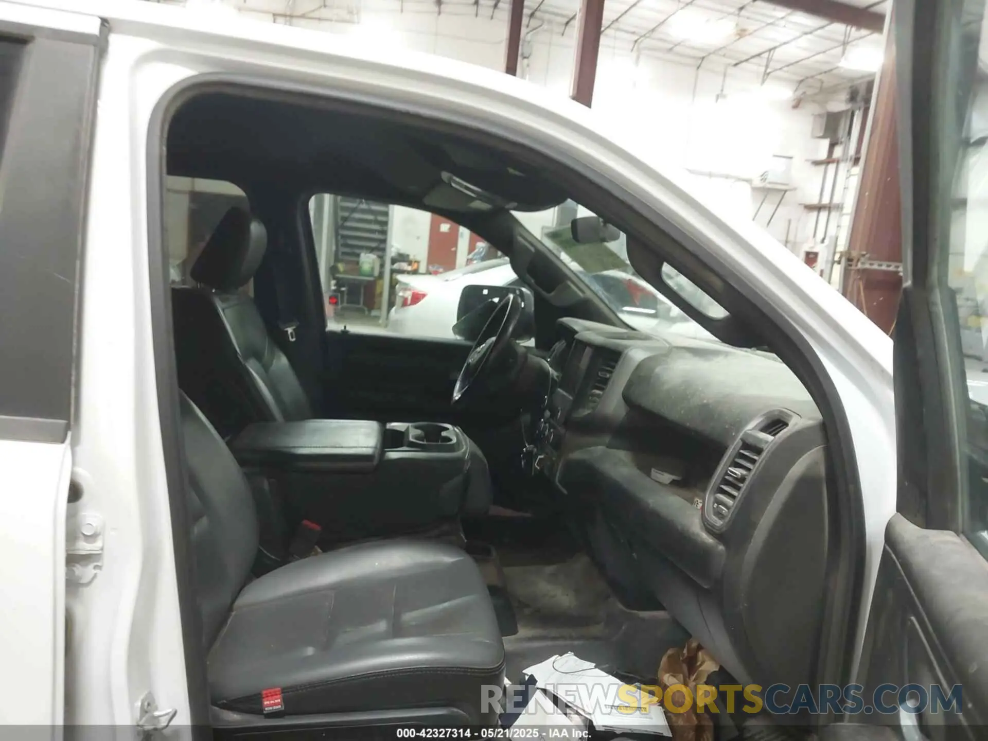 5 Photograph of a damaged car 1C6RRFGG1PN641214 RAM 1500 2023