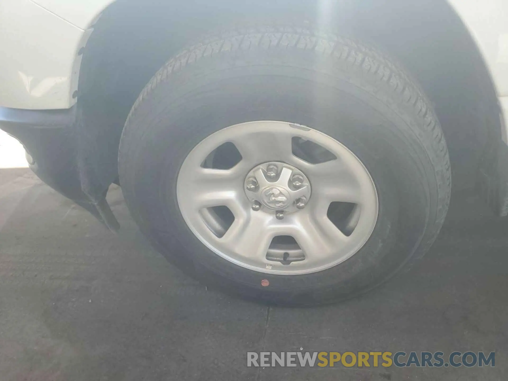 4 Photograph of a damaged car 1C6RRFGG8PN620473 RAM 1500 2023