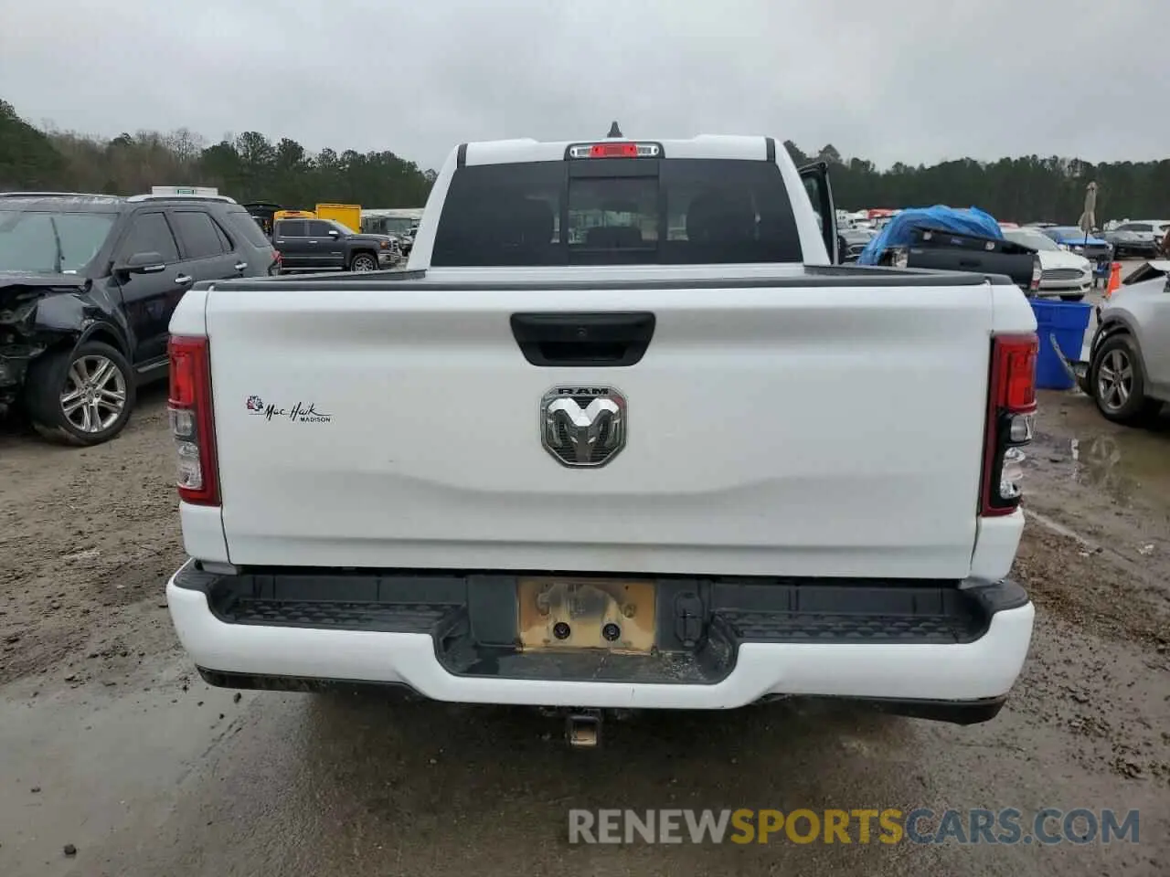 6 Photograph of a damaged car 1C6SRECG9PN693711 RAM 1500 2023