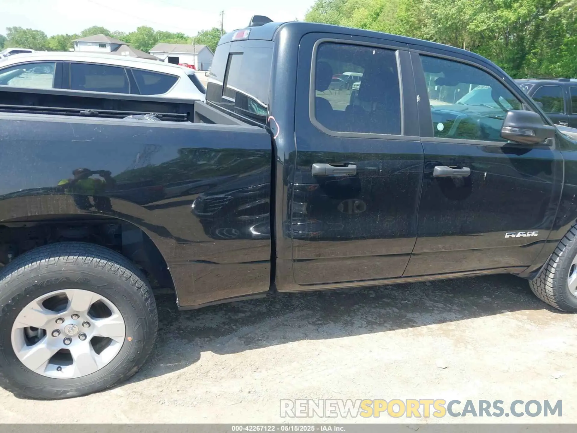 13 Photograph of a damaged car 1C6SRFBT0PN535391 RAM 1500 2023
