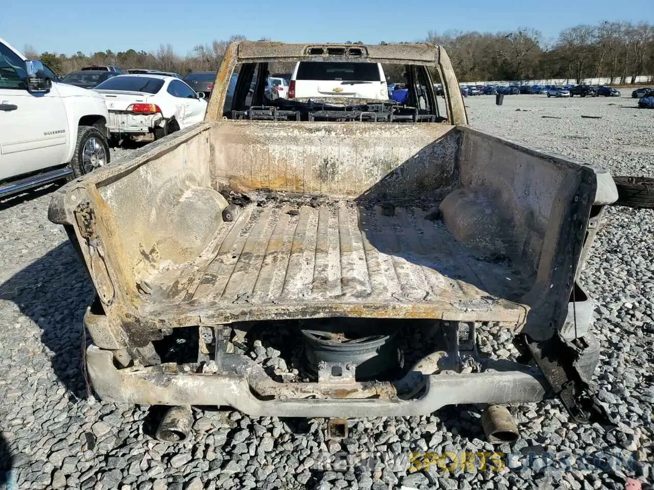 6 Photograph of a damaged car 1C6SRFFM8PN533939 RAM 1500 2023